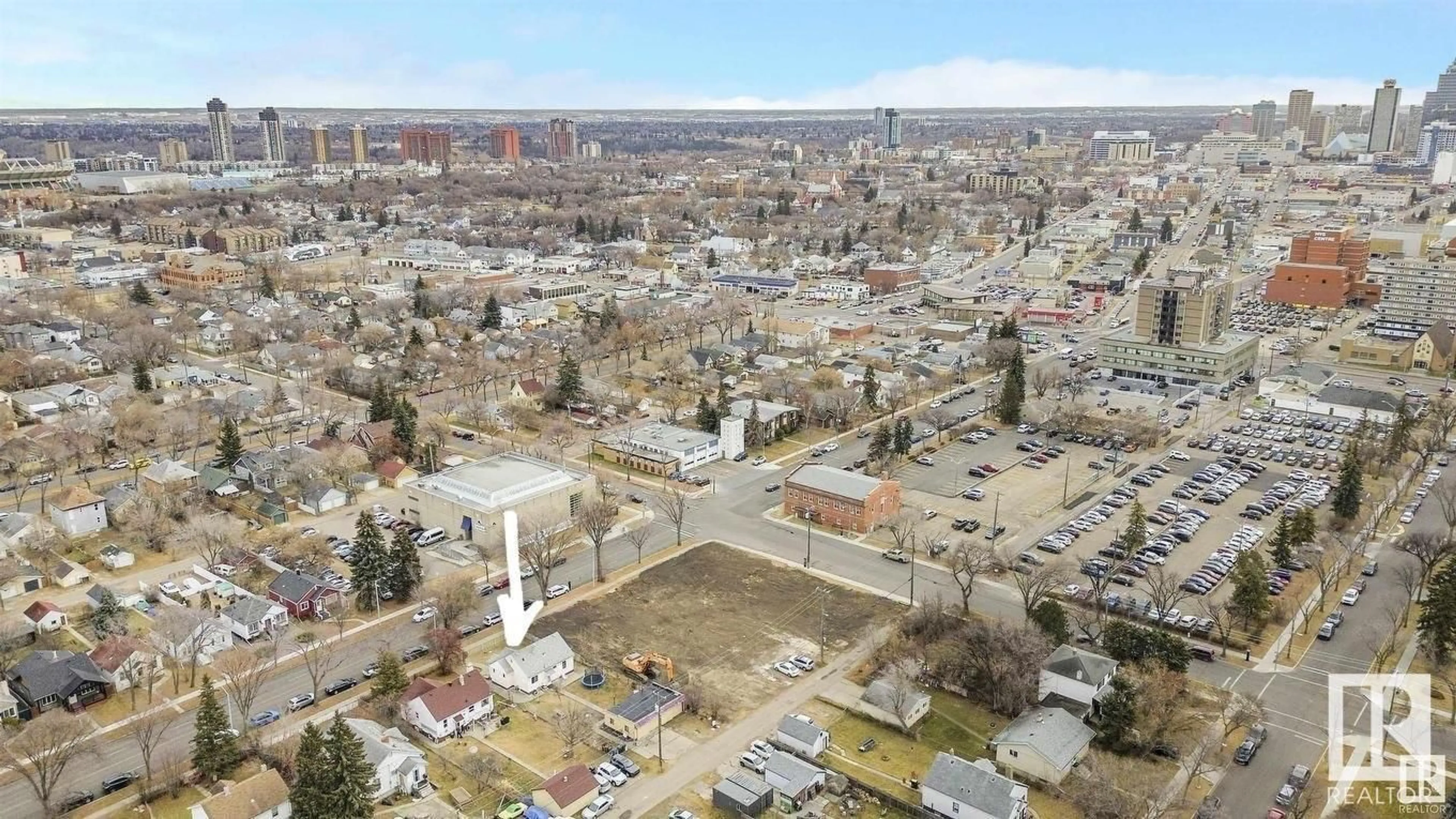 A pic from outside/outdoor area/front of a property/back of a property/a pic from drone, unknown for 11222 101 ST NW, Edmonton Alberta T5G2A5