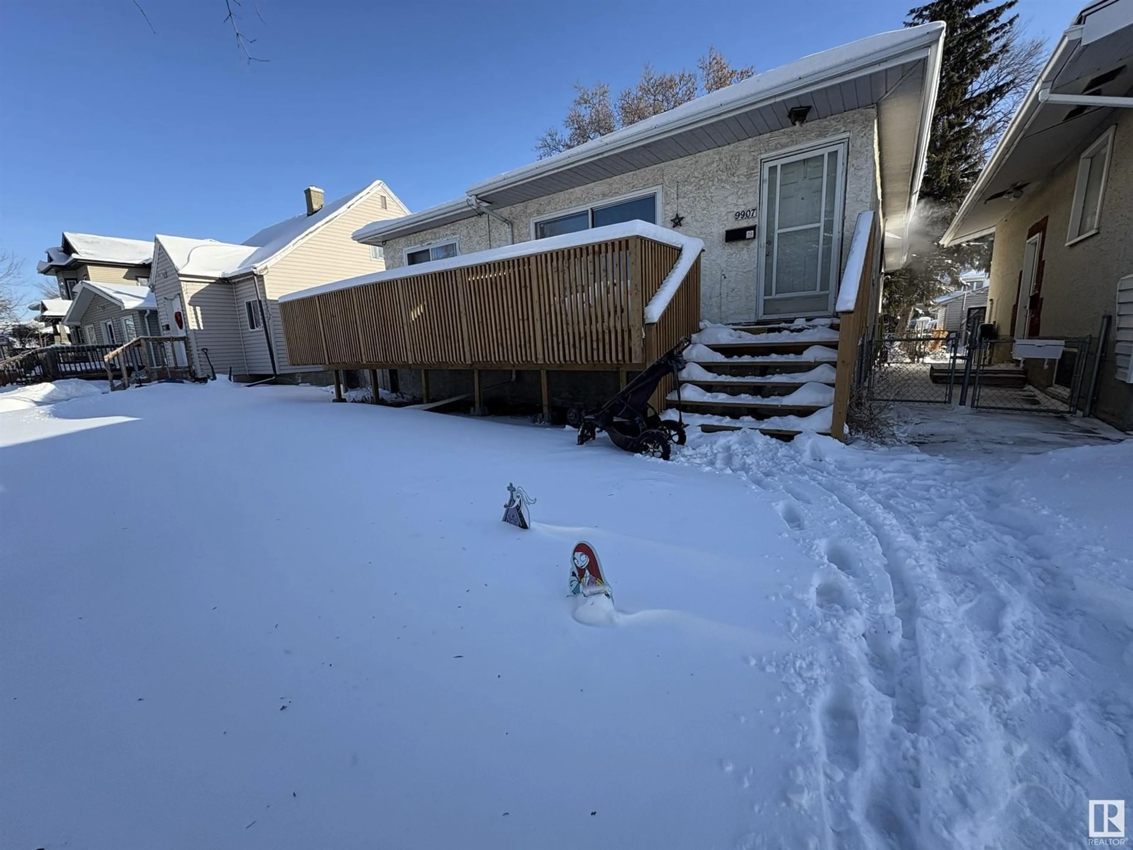 A pic from outside/outdoor area/front of a property/back of a property/a pic from drone, street for 9907 161 ST NW, Edmonton Alberta T5P3H6