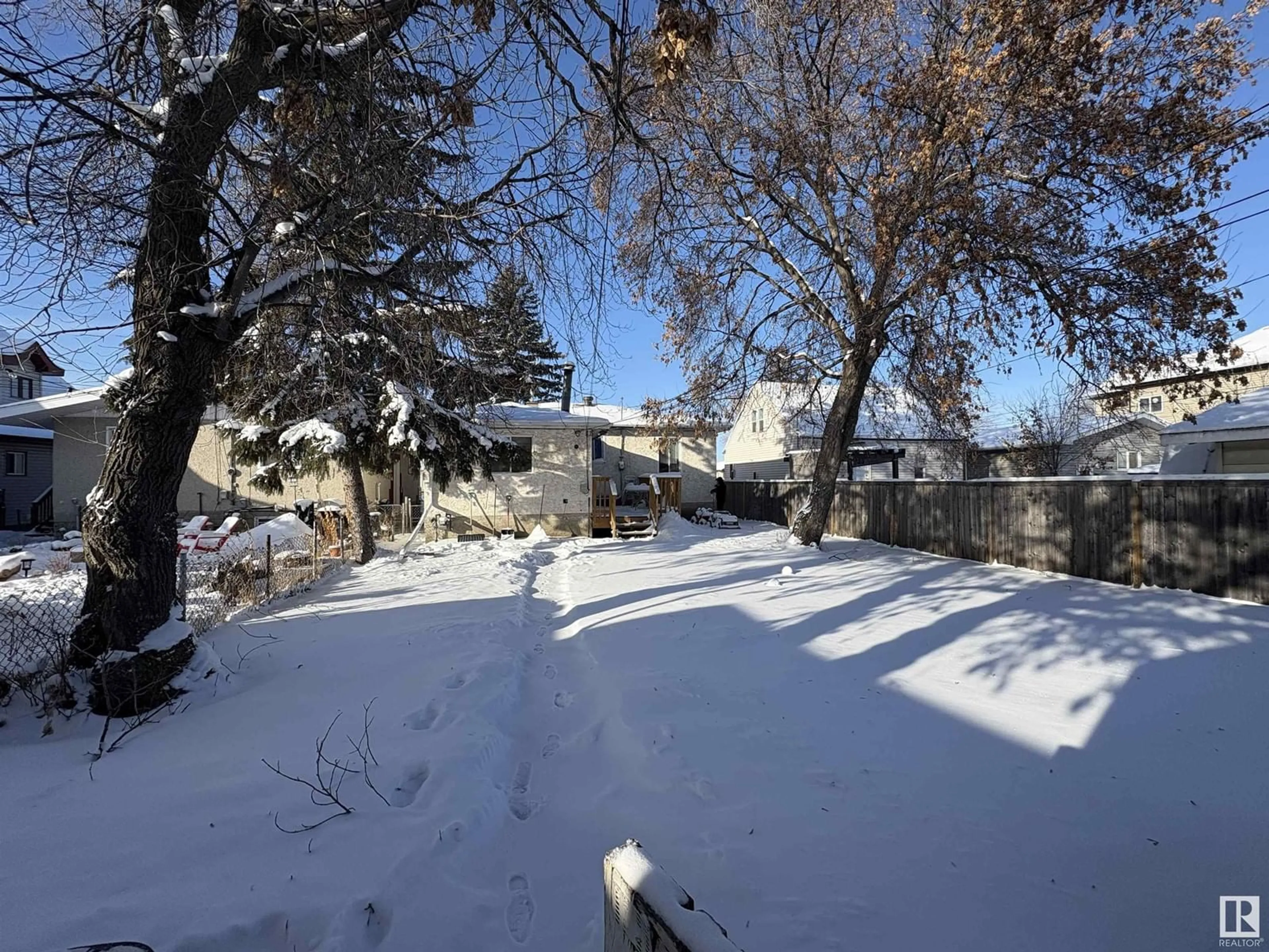 A pic from outside/outdoor area/front of a property/back of a property/a pic from drone, unknown for 9907 161 ST NW, Edmonton Alberta T5P3H6