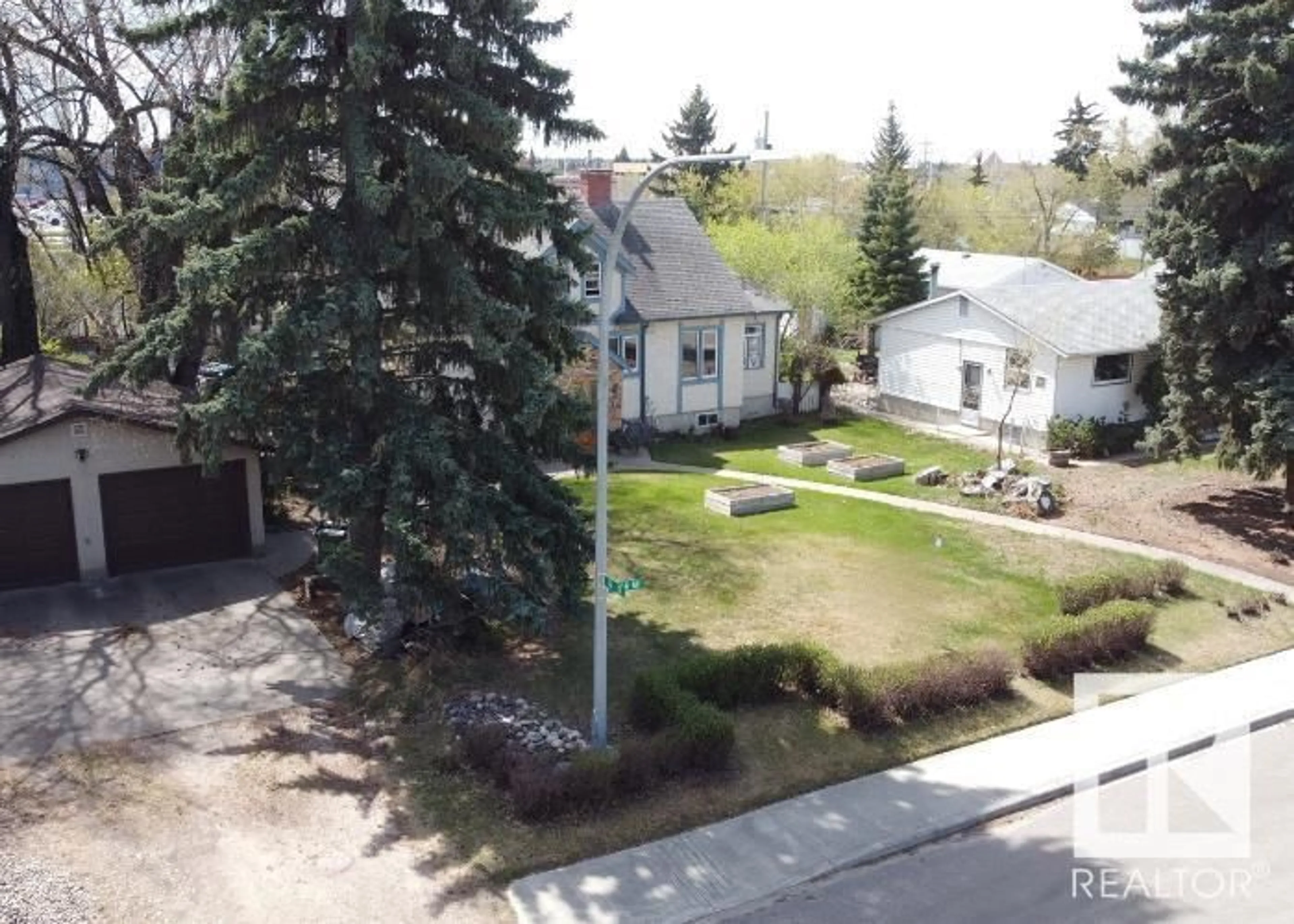 A pic from outside/outdoor area/front of a property/back of a property/a pic from drone, street for 5209 101A AV NW, Edmonton Alberta T6A0L7