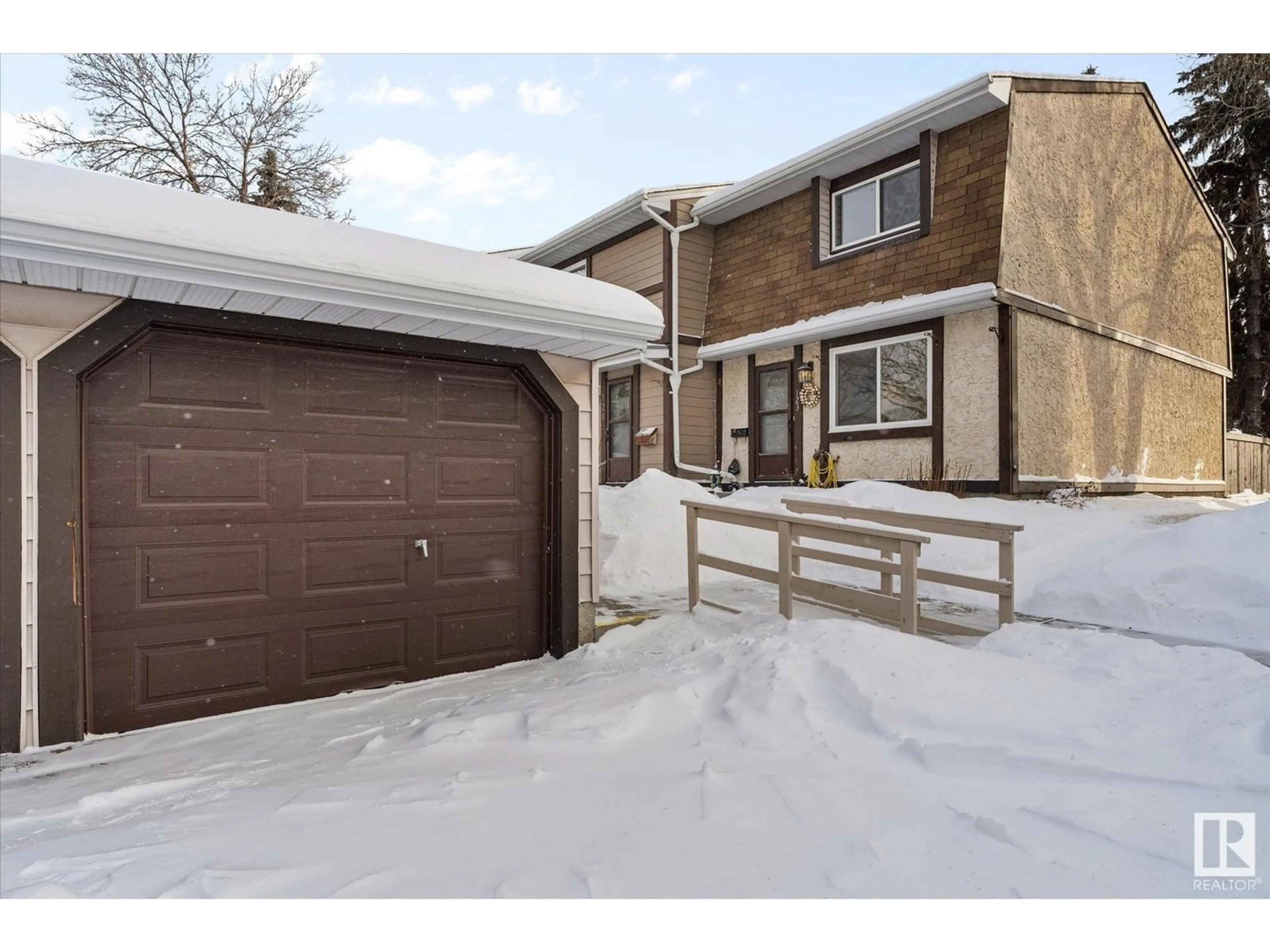 A pic from outside/outdoor area/front of a property/back of a property/a pic from drone, street for #123 TUDOR LANE LN NW, Edmonton Alberta T6J3T5