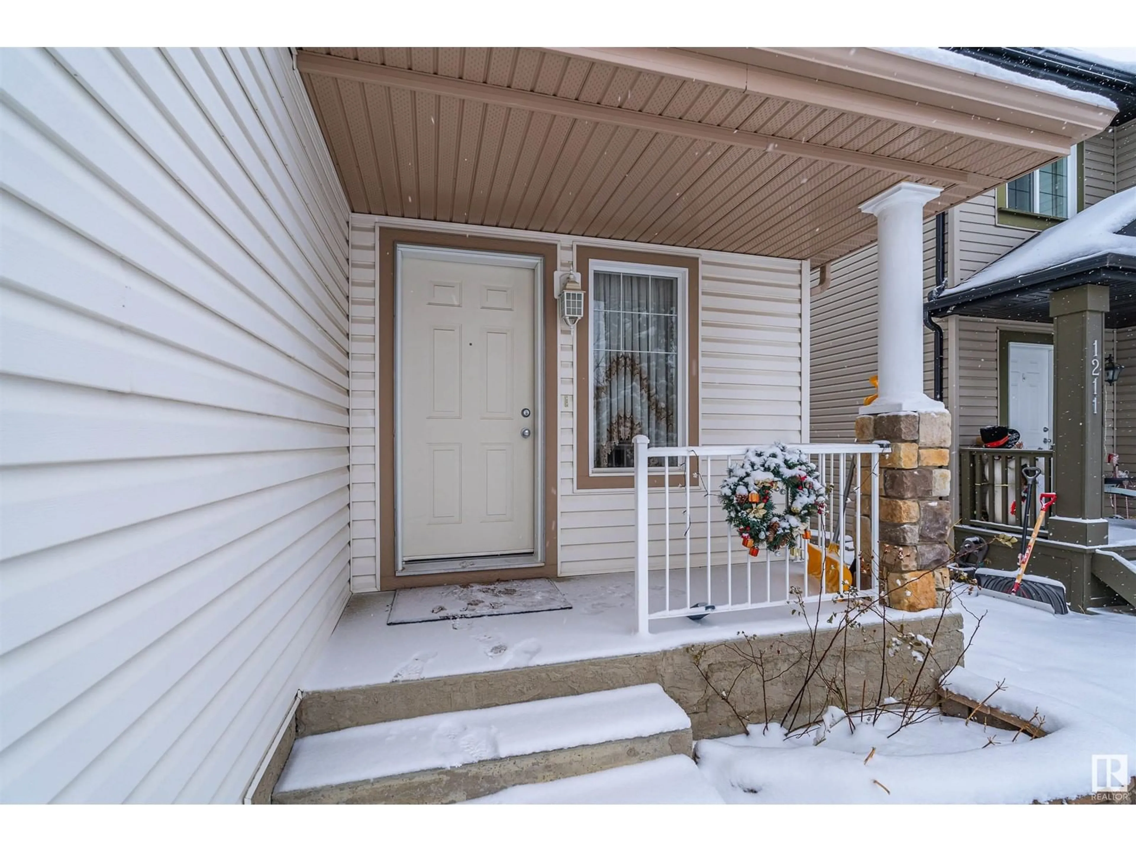 Indoor entryway for 1209 LATTA CR NW, Edmonton Alberta T6R3N2