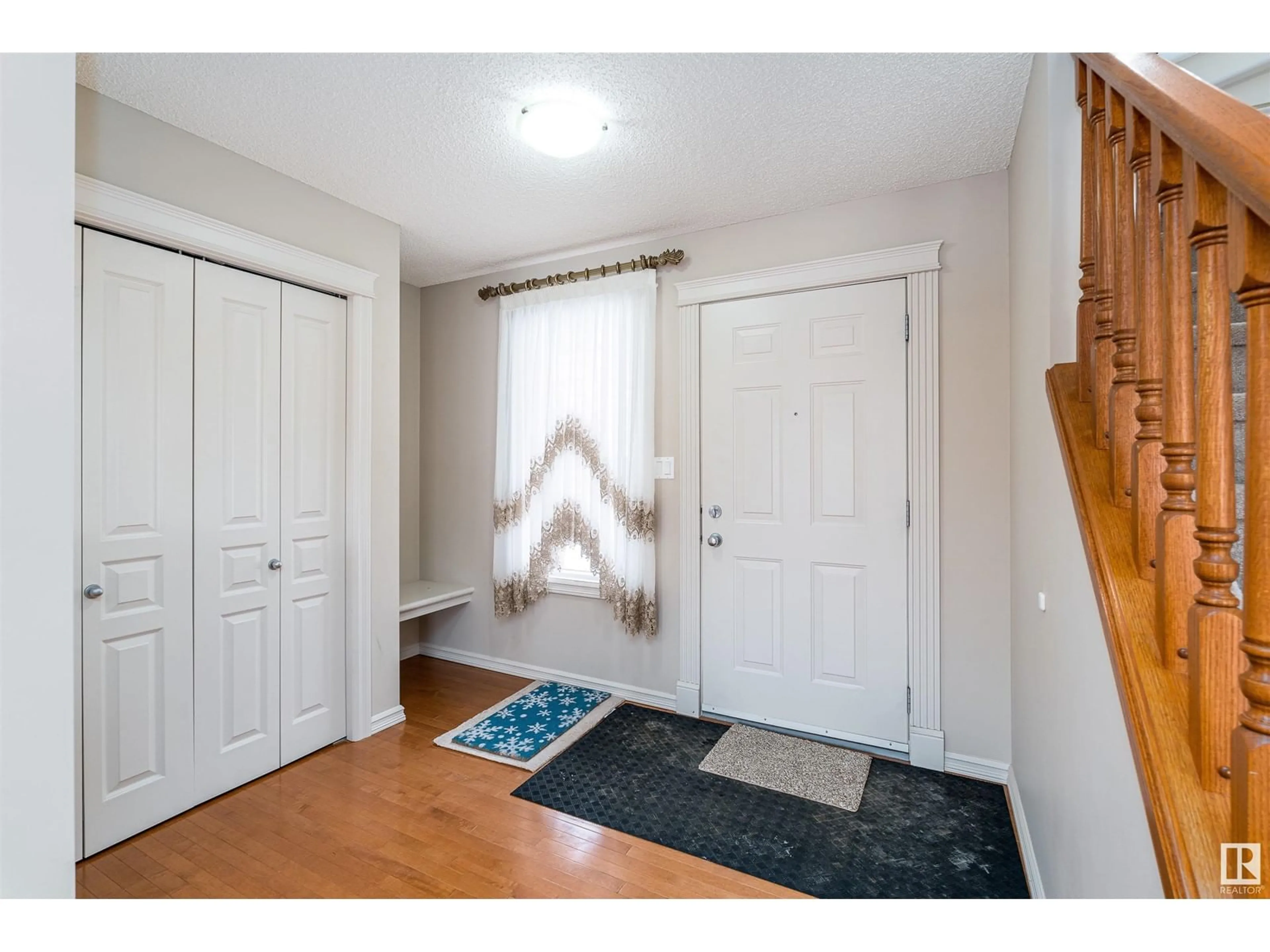 Indoor entryway for 1209 LATTA CR NW, Edmonton Alberta T6R3N2