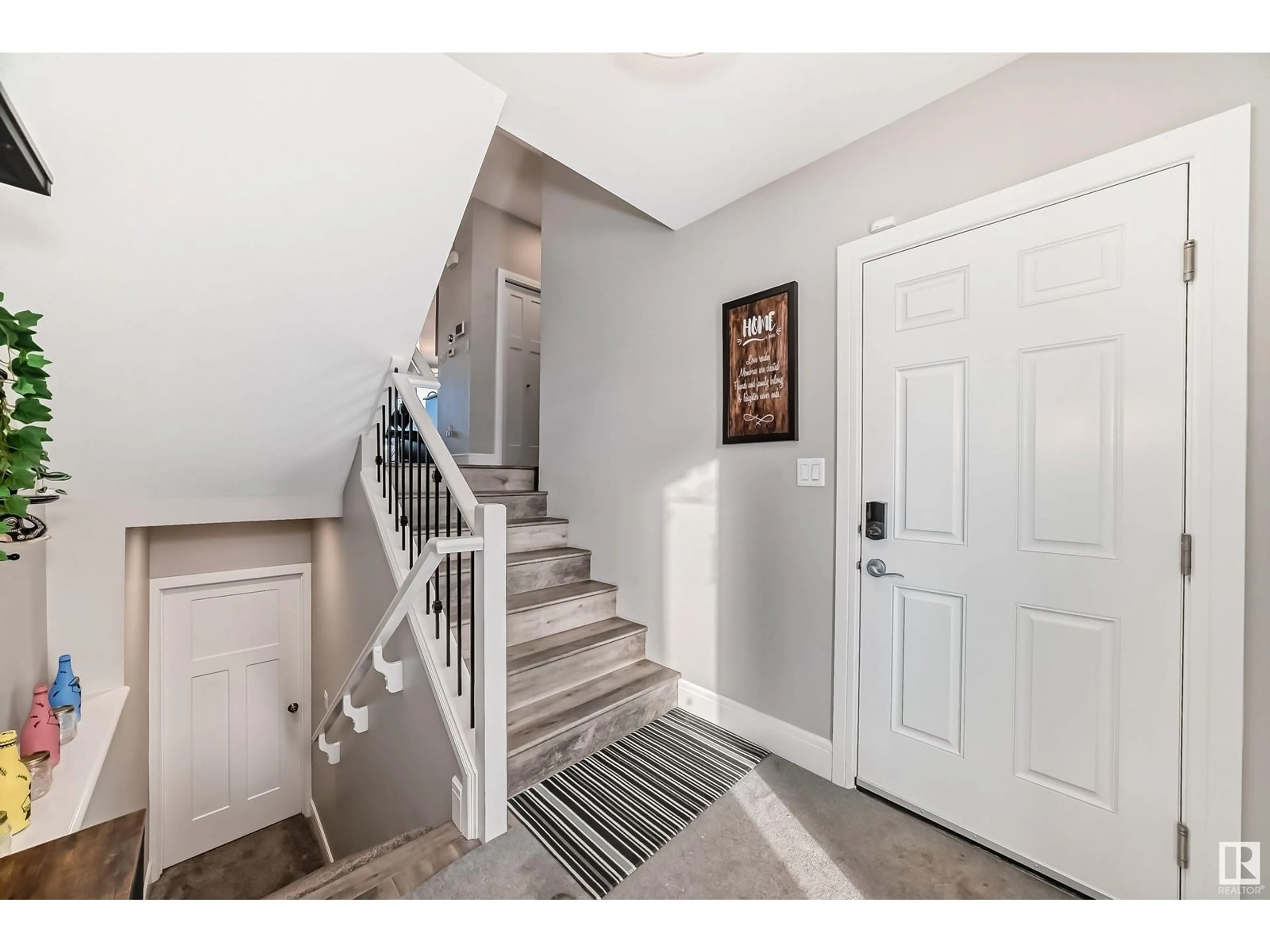 Indoor entryway for 2739 CHOKECHERRY PL SW, Edmonton Alberta T6X2K1