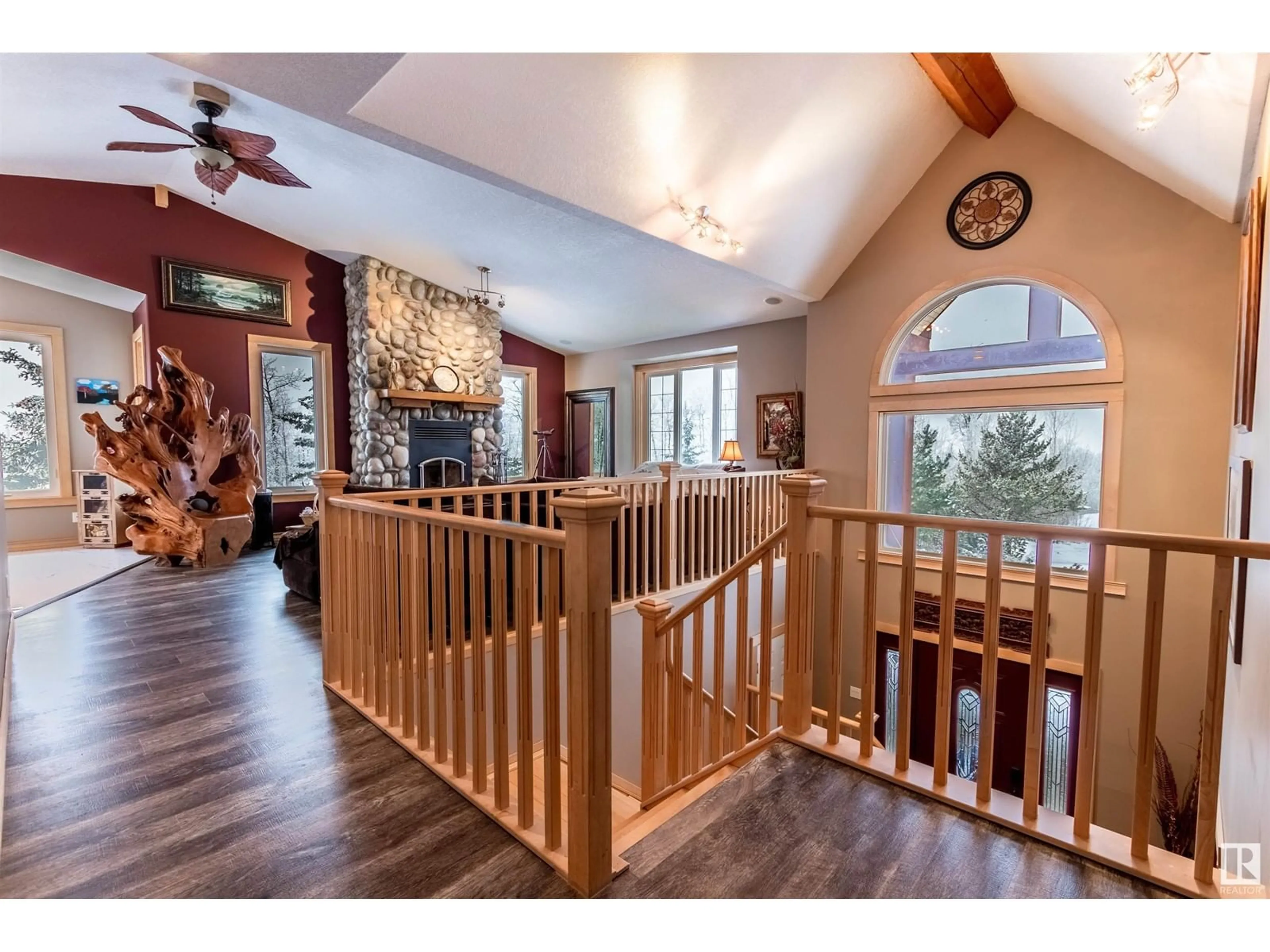 Indoor entryway for 56225 RGE RD 13, Rural Lac Ste. Anne County Alberta T0E1V0