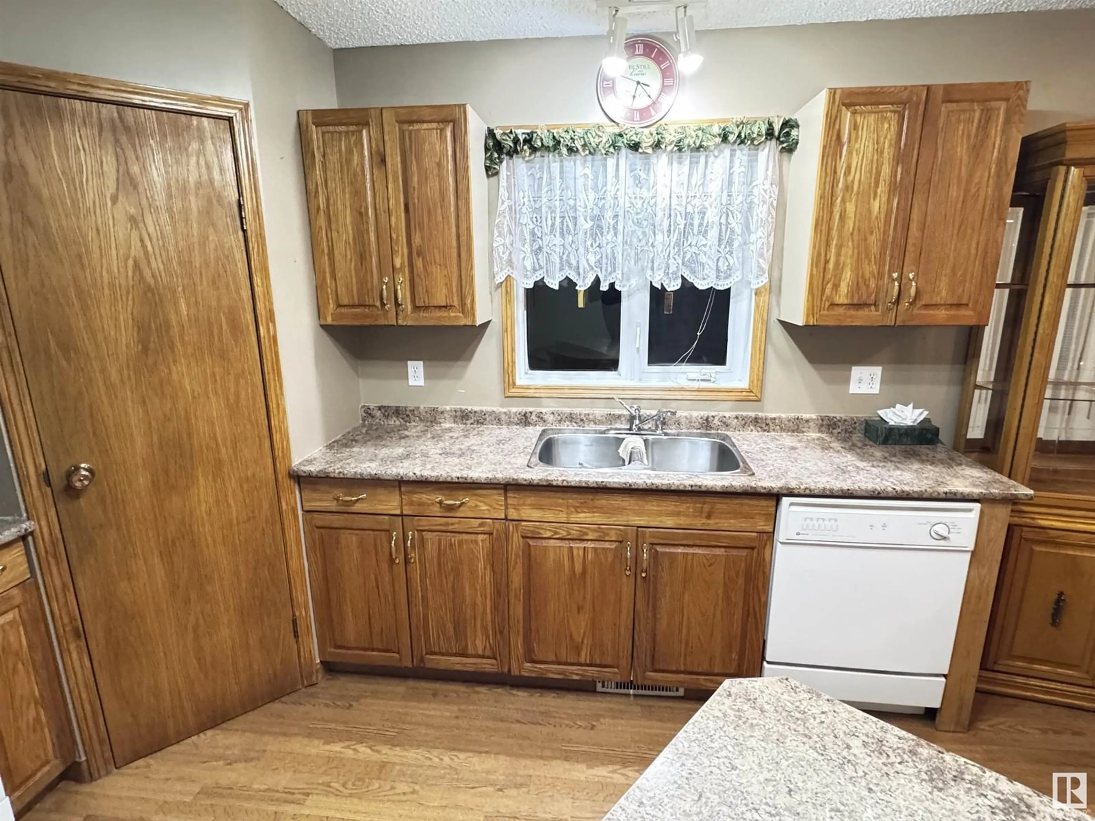 Standard kitchen, unknown for 10240 104 ST, Westlock Alberta T7P1V6