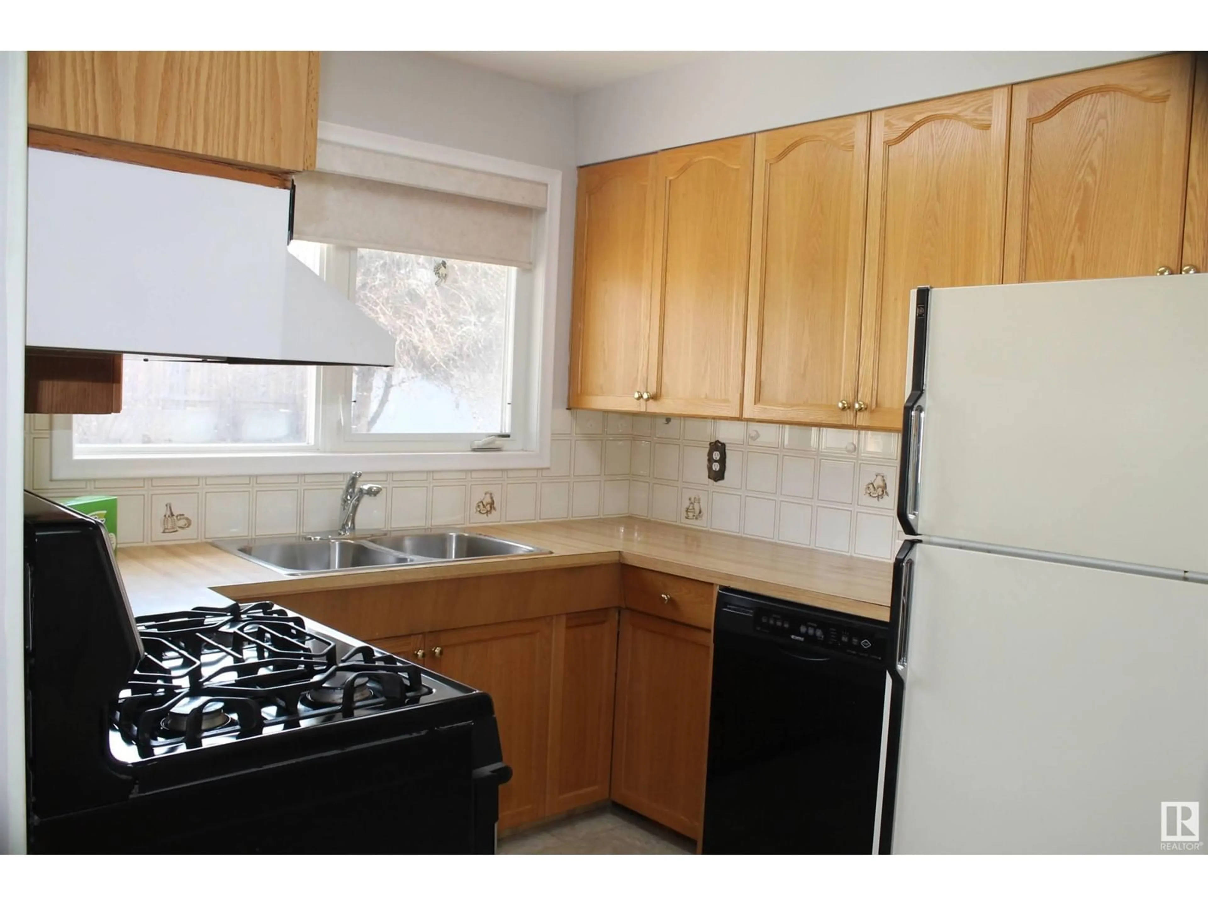 Standard kitchen, unknown for 49 Sheridan DR, St. Albert Alberta T8N1N1