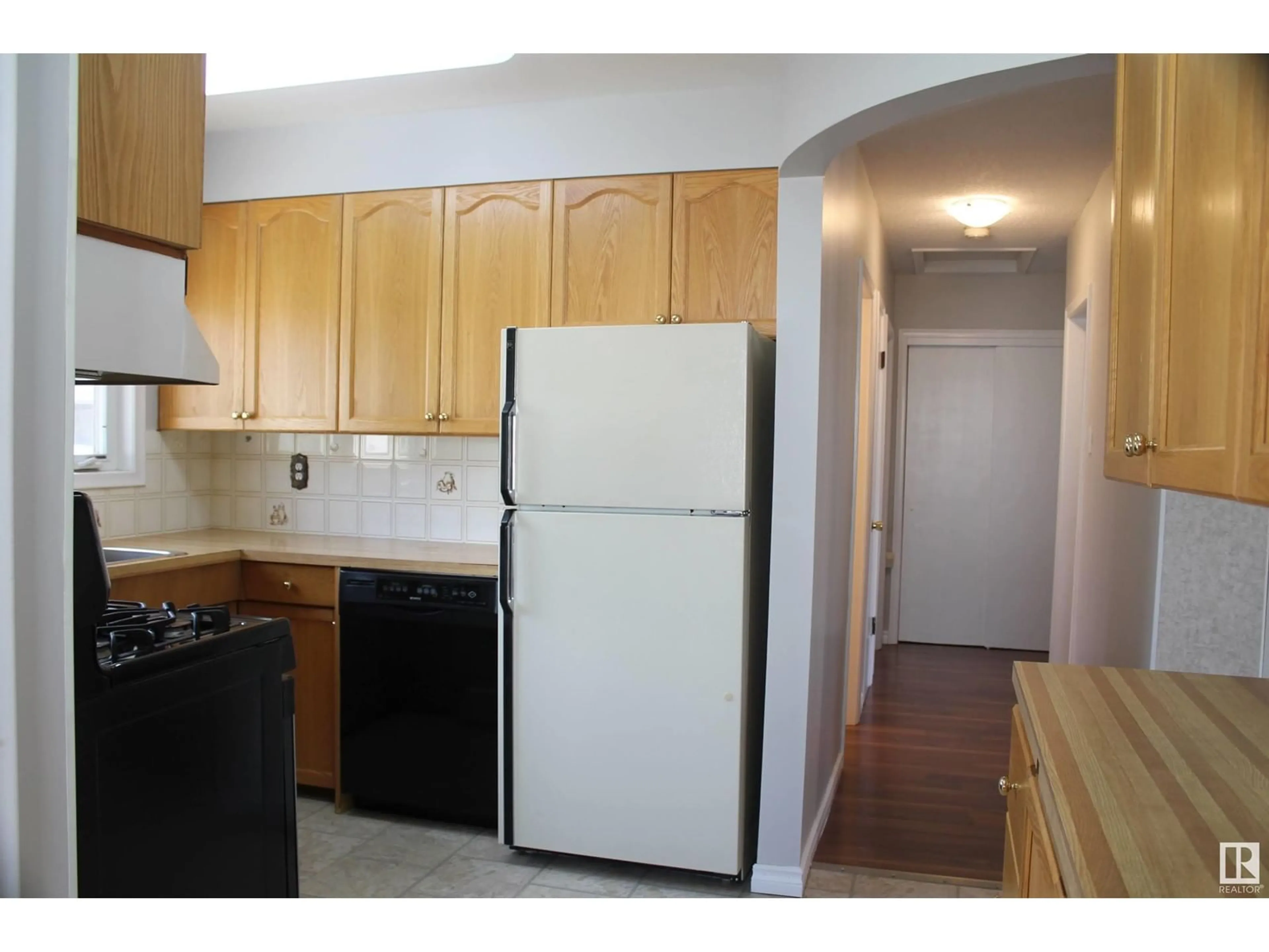 Standard kitchen, wood/laminate floor for 49 Sheridan DR, St. Albert Alberta T8N1N1