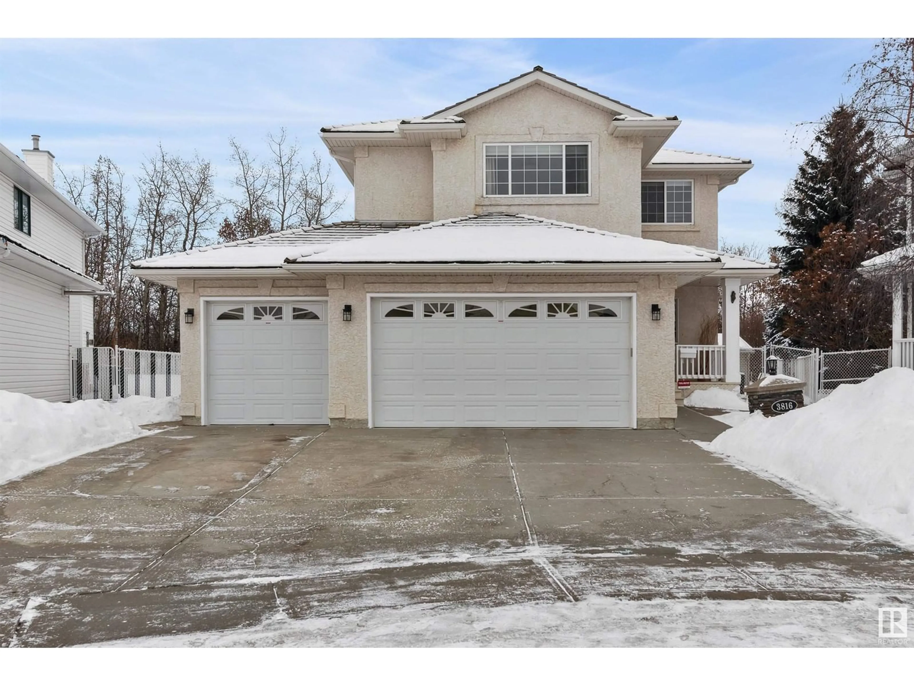 Indoor garage for 3816 44 ST NW, Edmonton Alberta T6L7B7