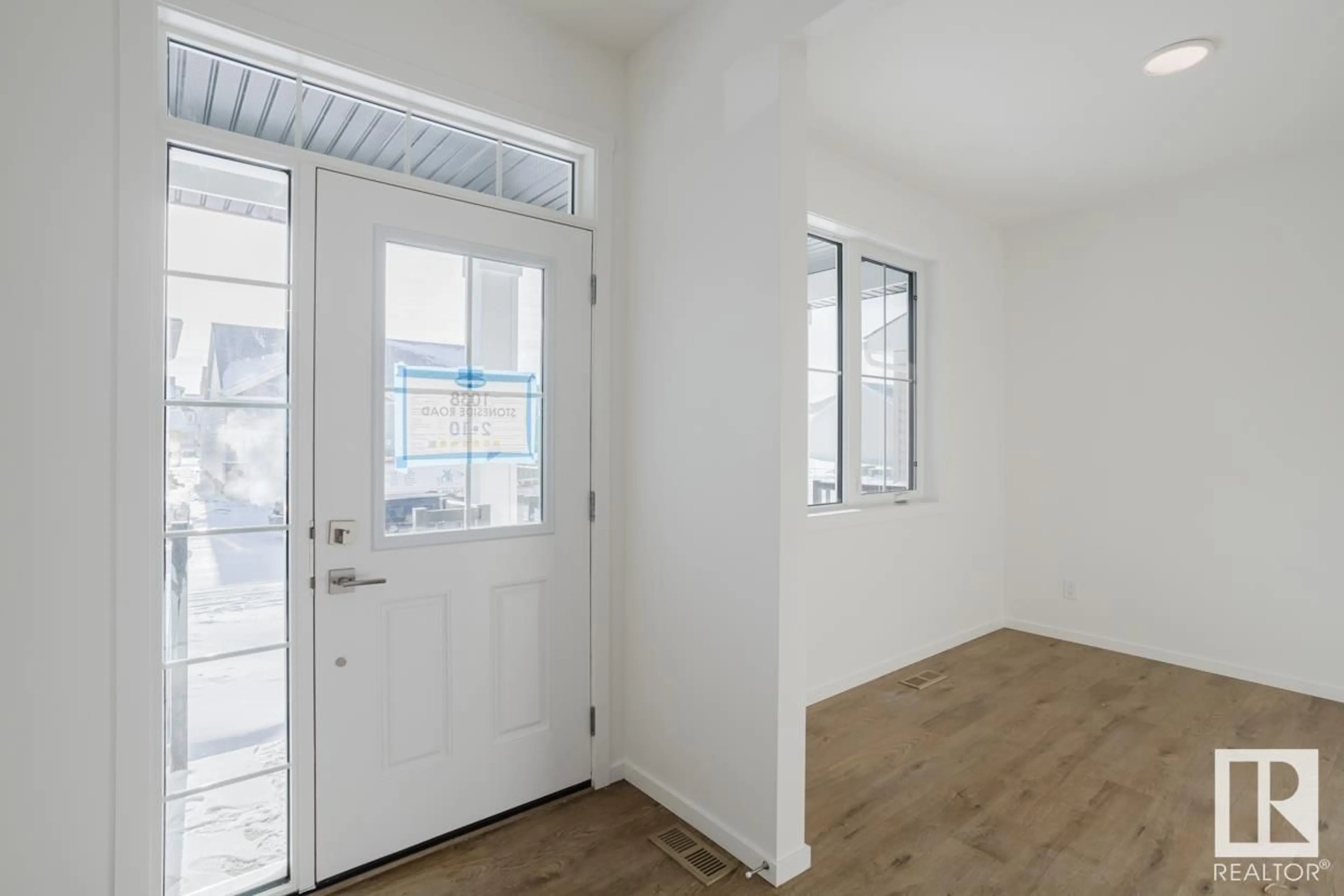 Indoor entryway for 1038 Stoneside RD, Sherwood Park Alberta T8H3A2