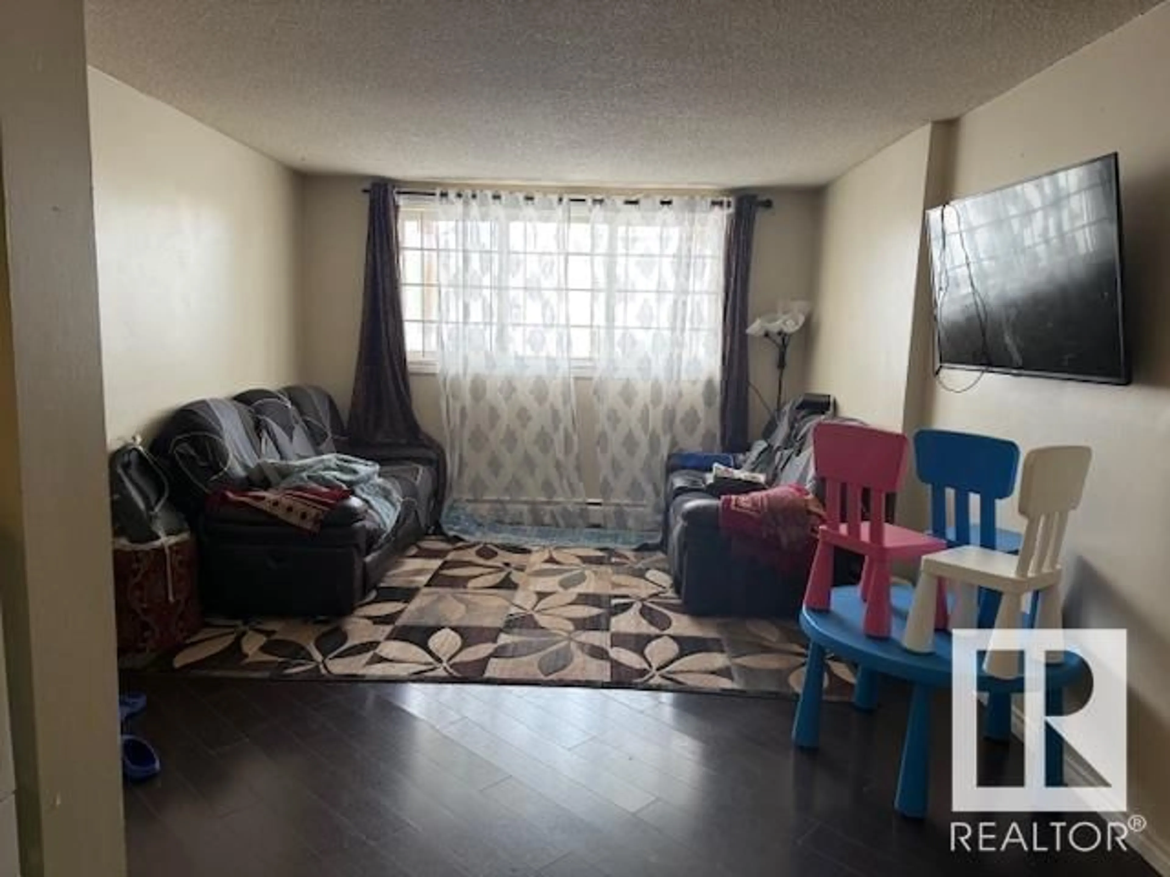 A pic of a room for #8C 5715 133 AV NW, Edmonton Alberta T5A0K3