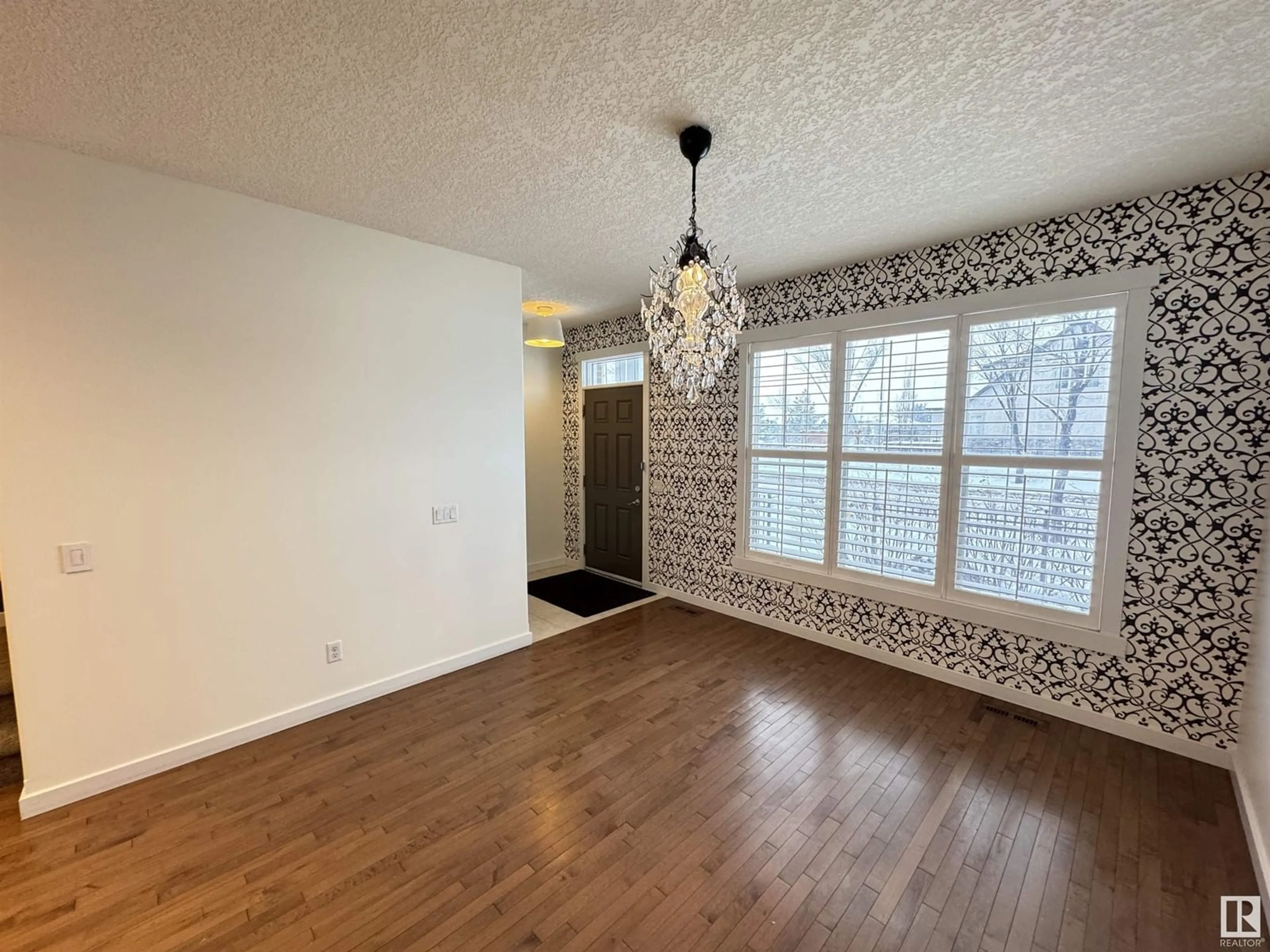 A pic of a room for #7 1025 Gault BV NW, Edmonton Alberta T5E4Z5