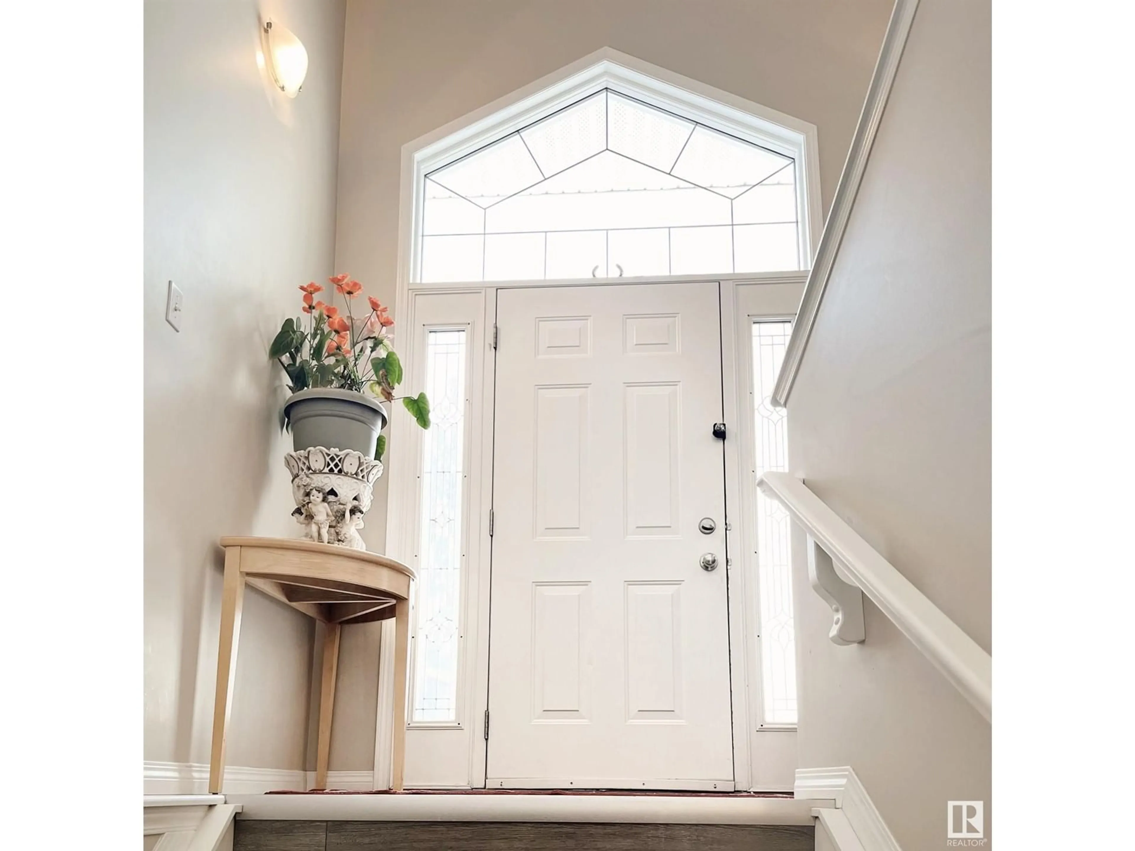 Indoor entryway for NW - 3709 22A ST, Edmonton Alberta T6T1V7