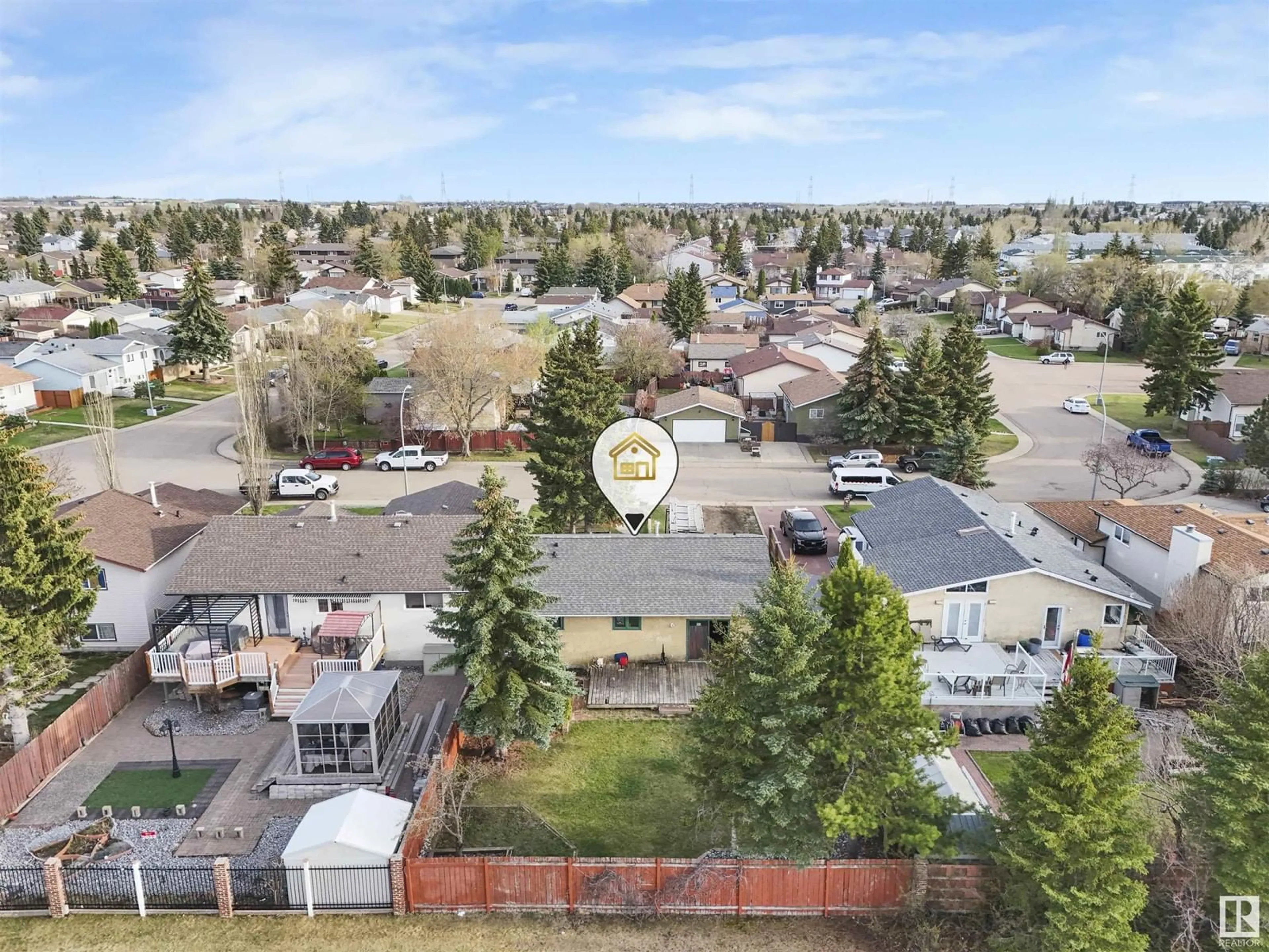 A pic from outside/outdoor area/front of a property/back of a property/a pic from drone, unknown for 3816 17B AV NW, Edmonton Alberta T6L3B9