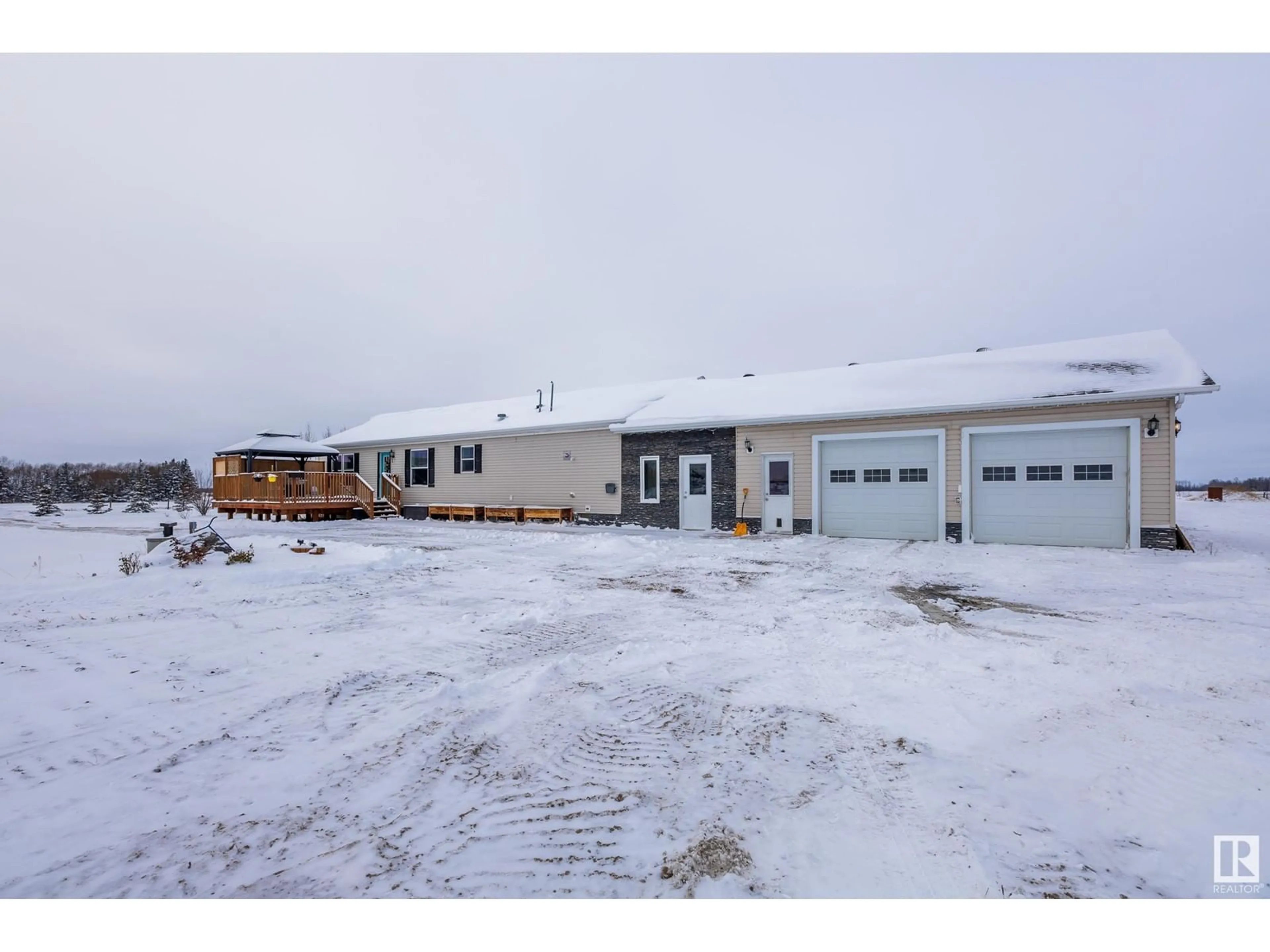 Indoor garage for 5228 TWP RD 564, Rural Lac Ste. Anne County Alberta T0E0J0