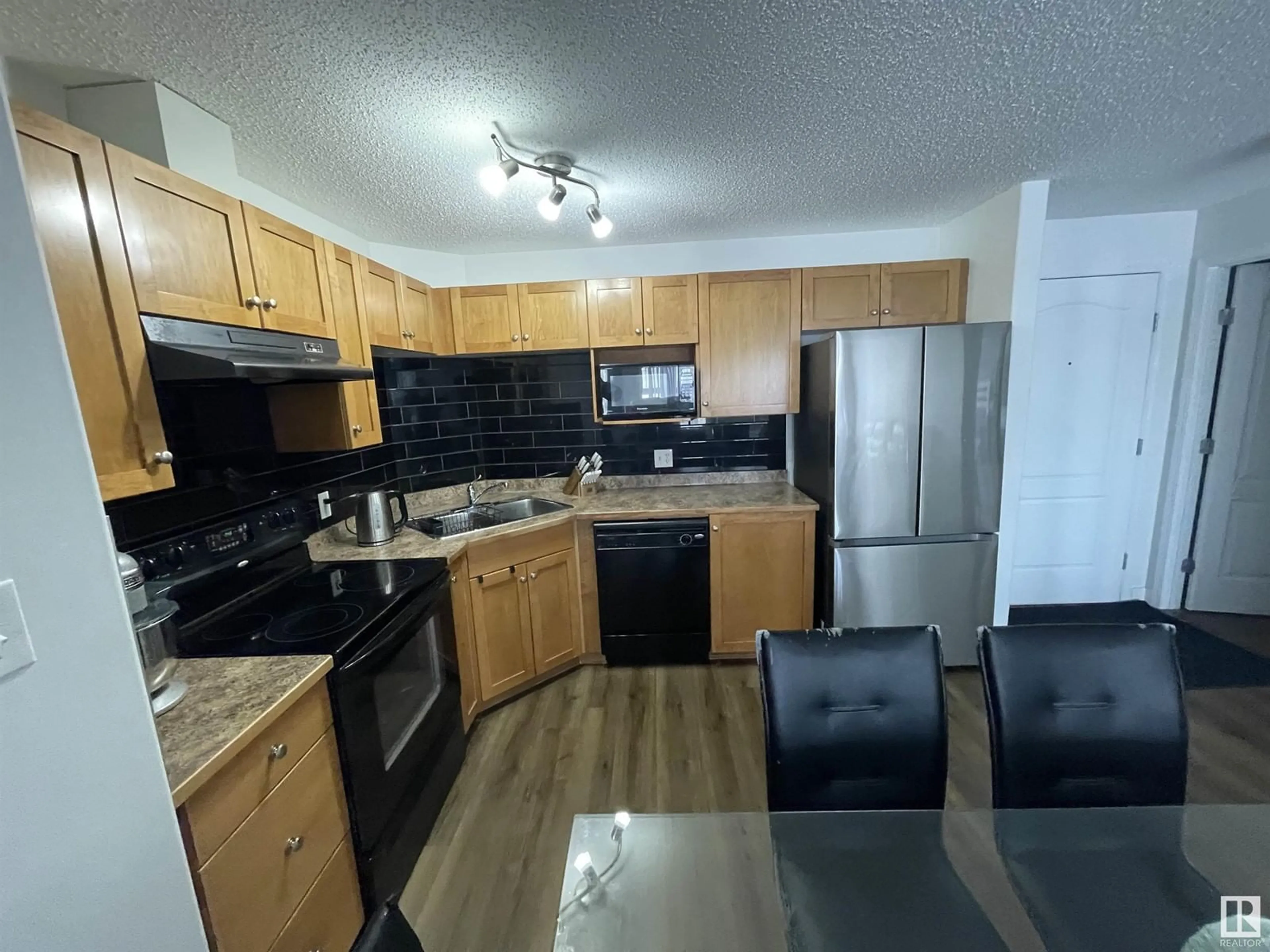 Standard kitchen, unknown for #327 5340 199 ST NW, Edmonton Alberta T6M0A5