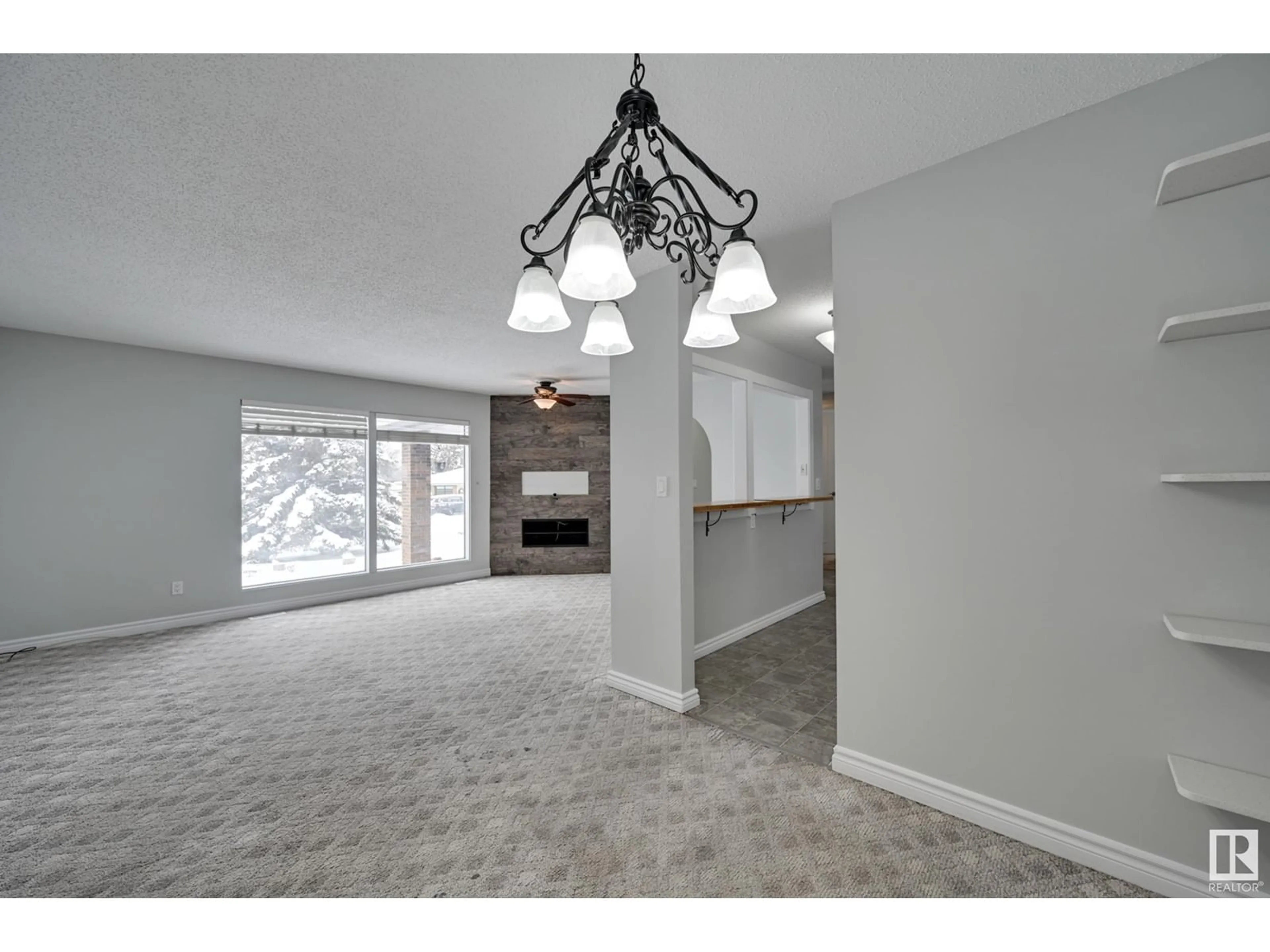 Indoor foyer for 3660 73 ST NW, Edmonton Alberta T6K0L7