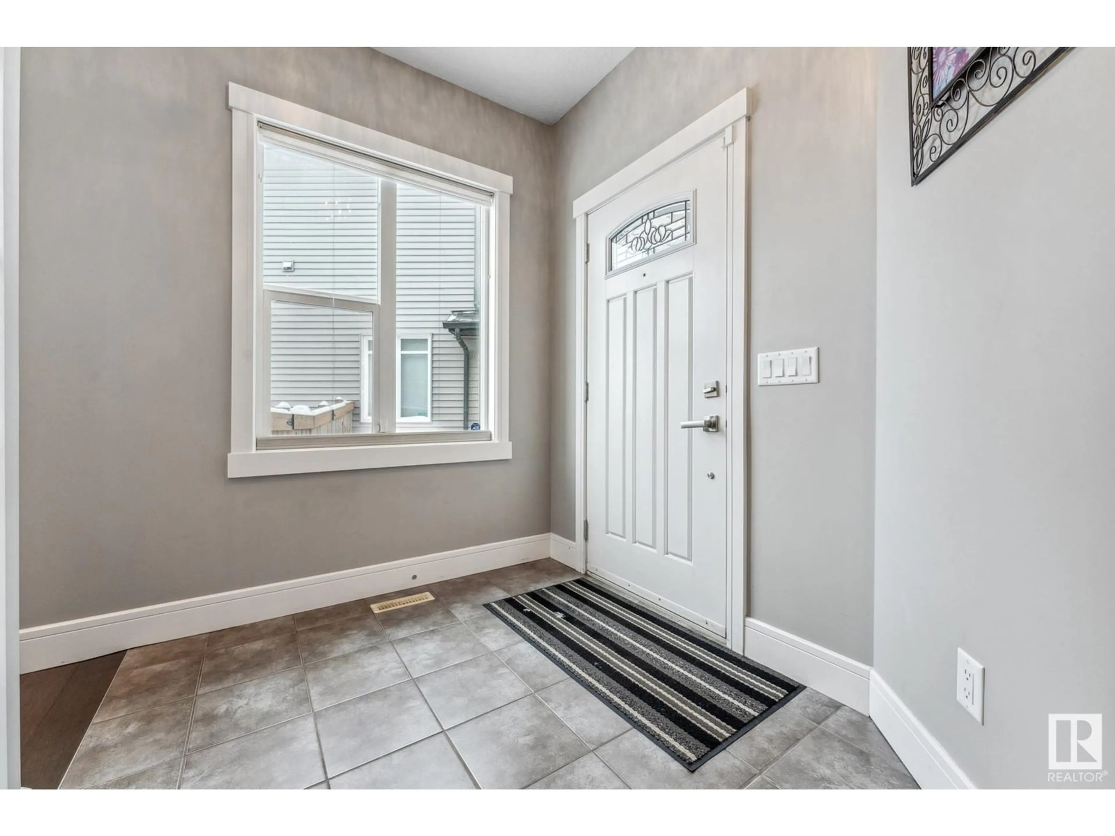 Indoor entryway for 3651 8 ST NW, Edmonton Alberta T6T0S4