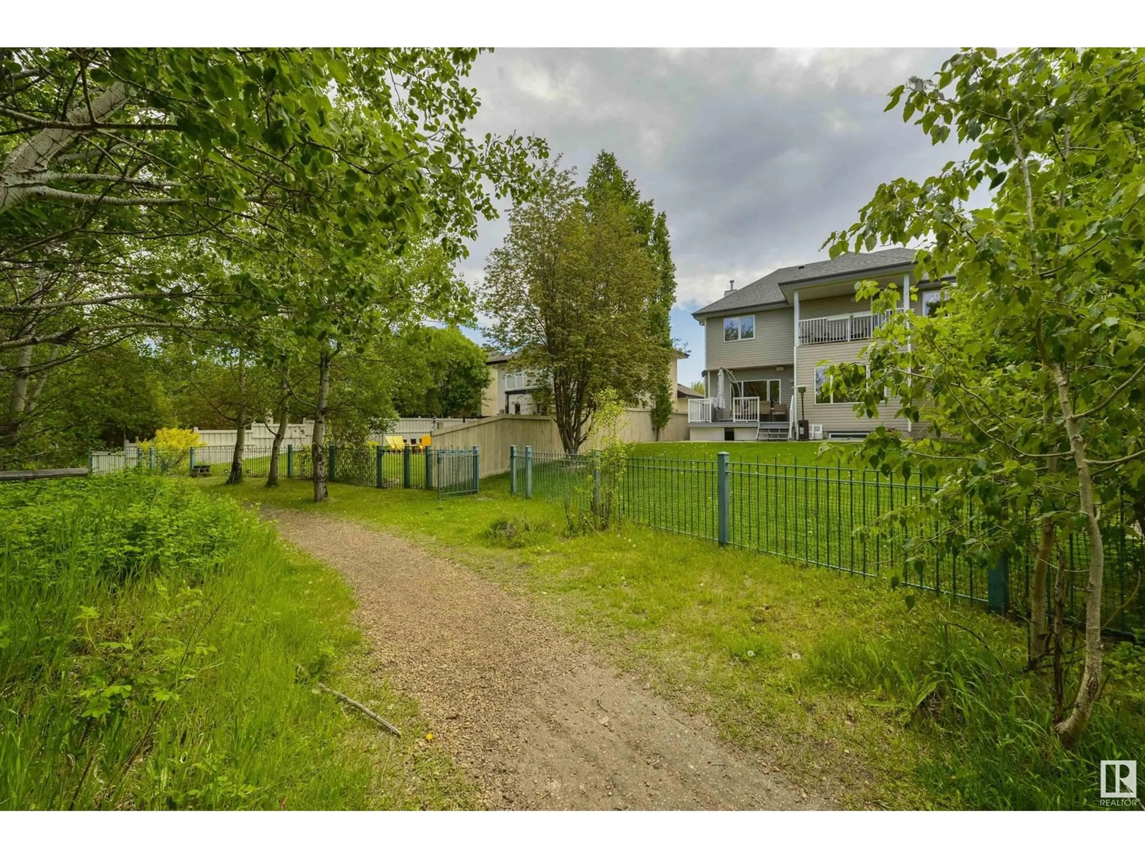 A pic from outside/outdoor area/front of a property/back of a property/a pic from drone, street for 873 TWIN BROOKS CL NW, Edmonton Alberta T6J7G6