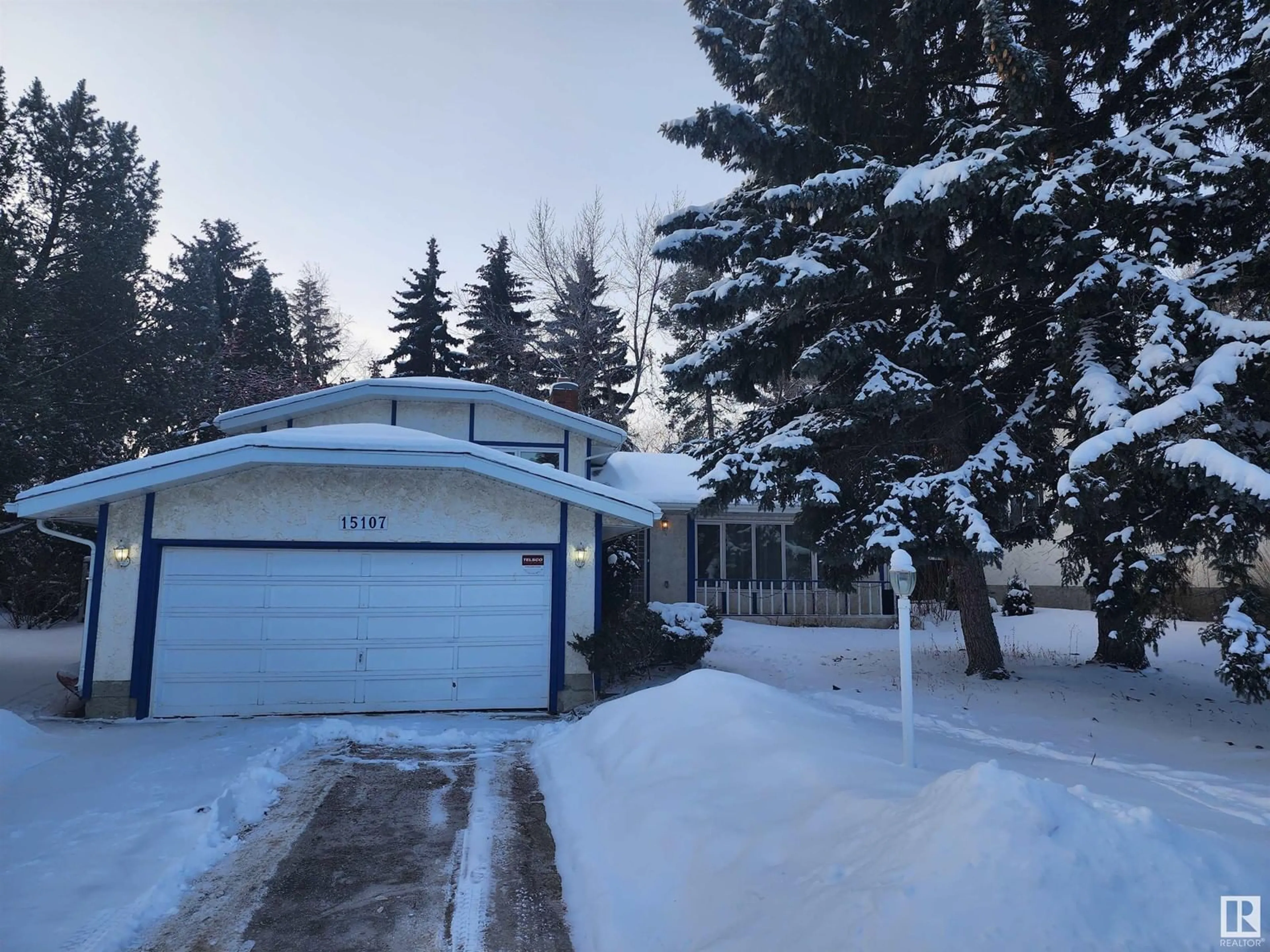 A pic from outside/outdoor area/front of a property/back of a property/a pic from drone, street for 15107 54 AV NW, Edmonton Alberta T6H4Z1