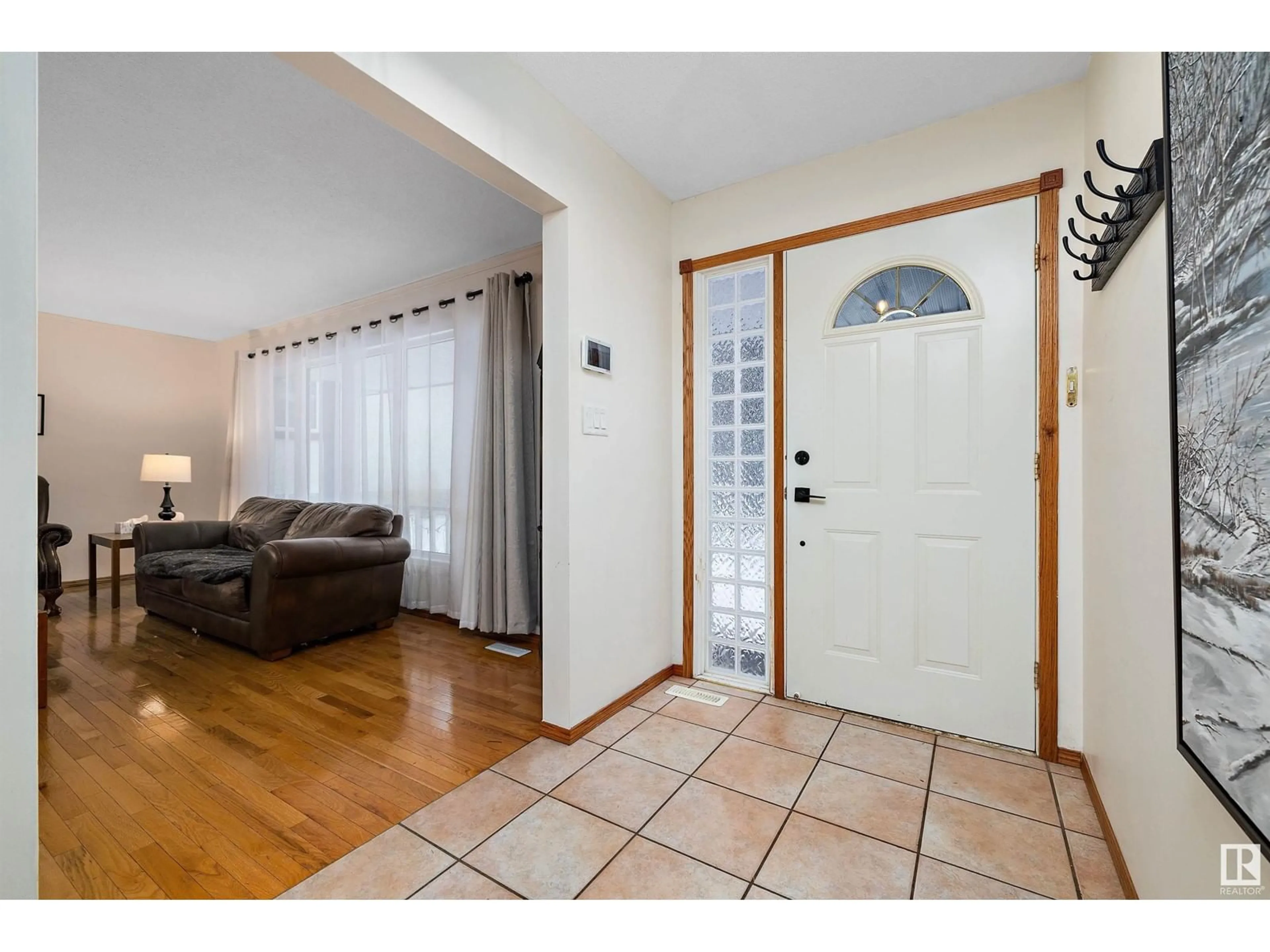 Indoor entryway for 15107 54 AV NW, Edmonton Alberta T6H4Z1