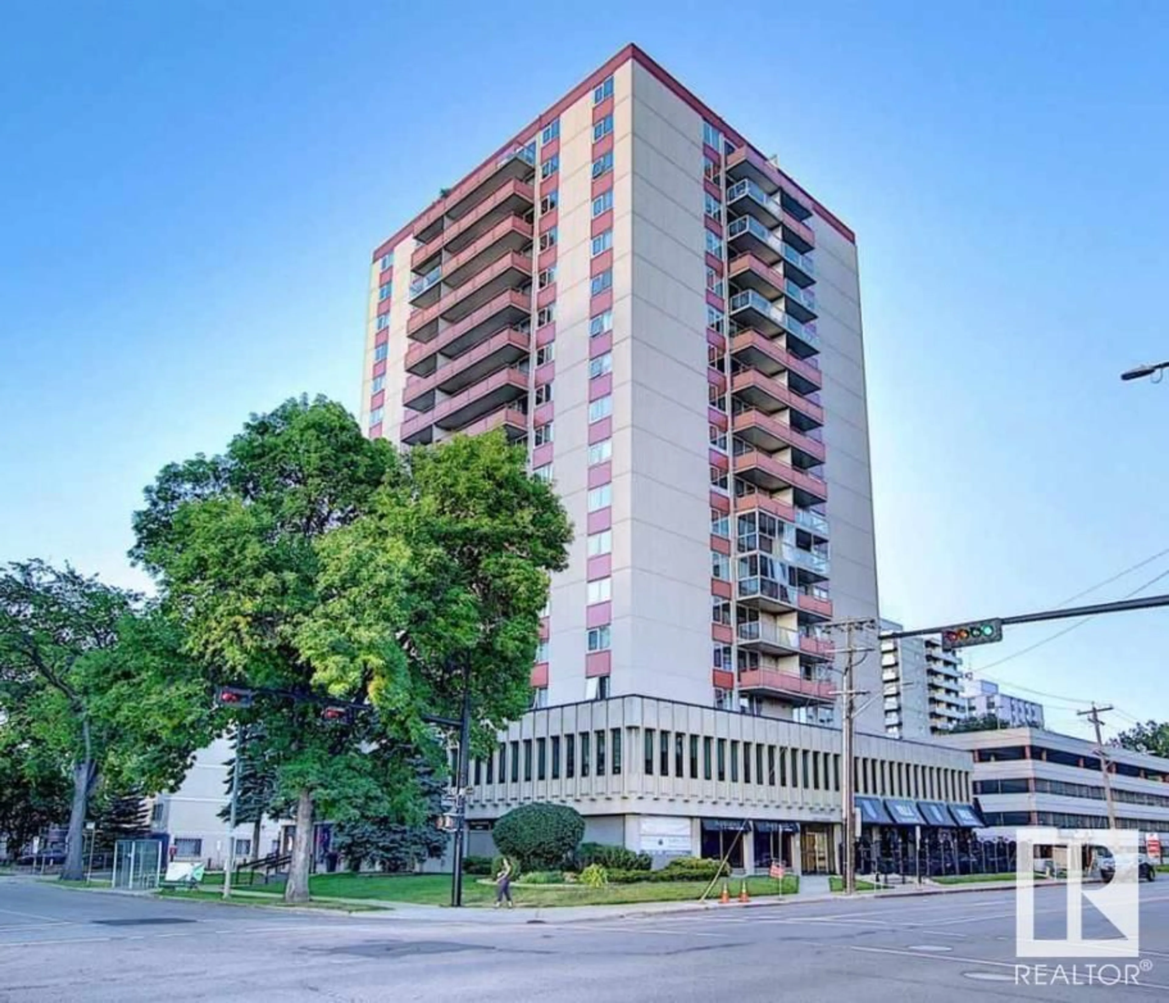 Indoor foyer for #801 10011 116 ST NW, Edmonton Alberta T5K1B4