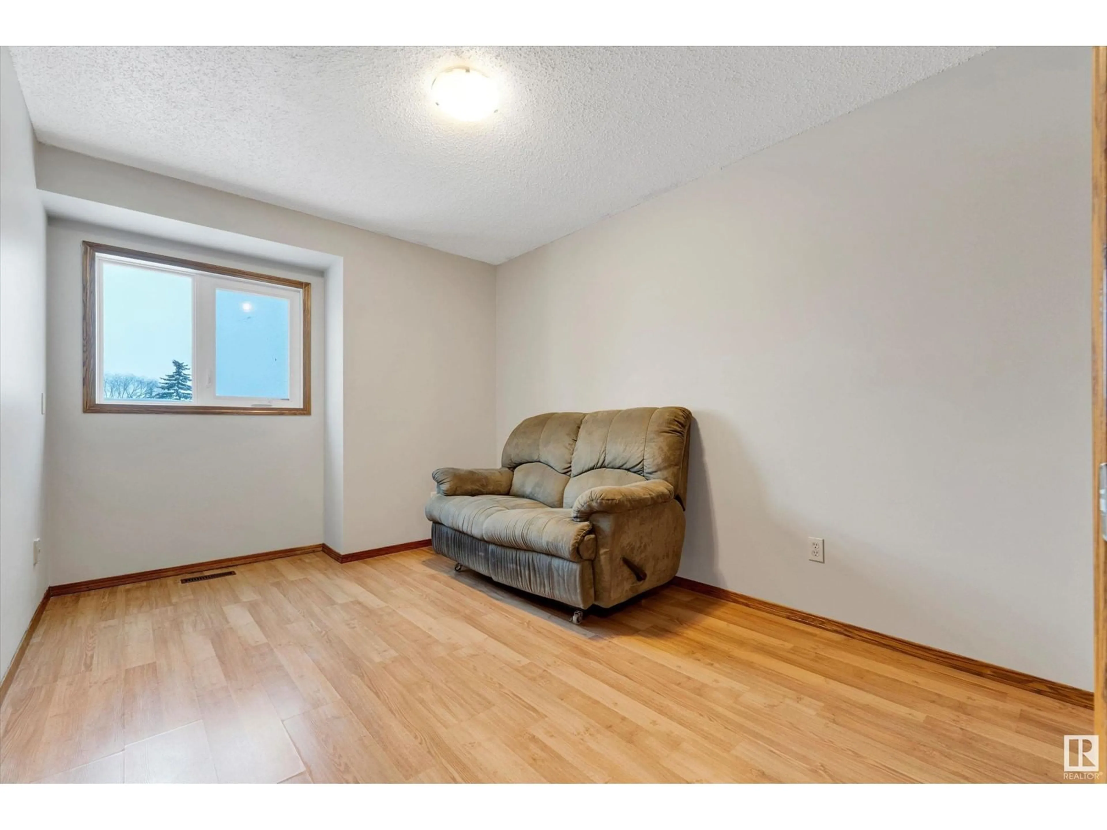 A pic of a room for 17803 58 AV NW, Edmonton Alberta T6M1S6