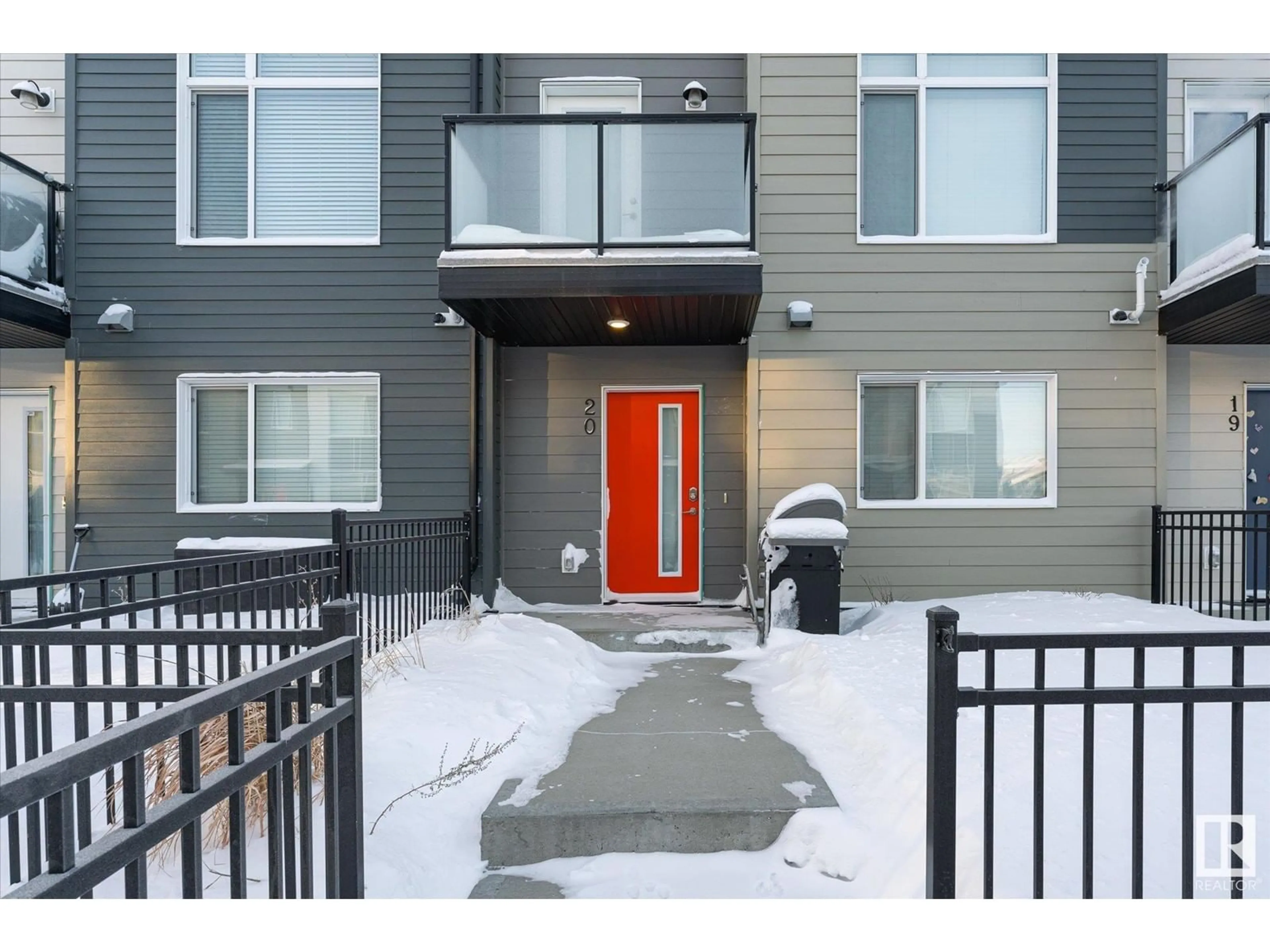 Indoor entryway for #20 804 WELSH DR SW, Edmonton Alberta T6X1Y8