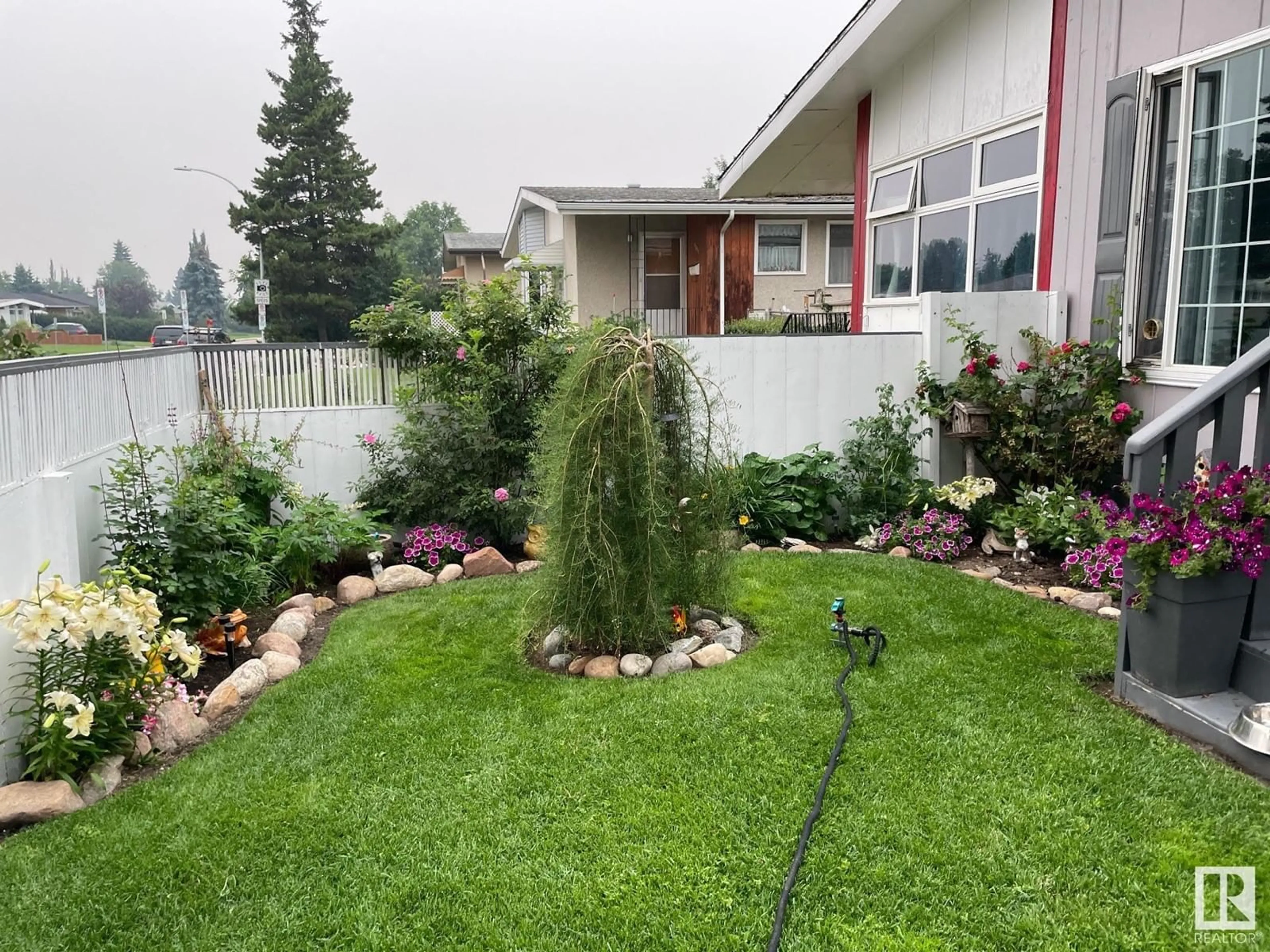 A pic from outside/outdoor area/front of a property/back of a property/a pic from drone, mountain view for 9007 OTTEWELL RD NW, Edmonton Alberta T6R2C6