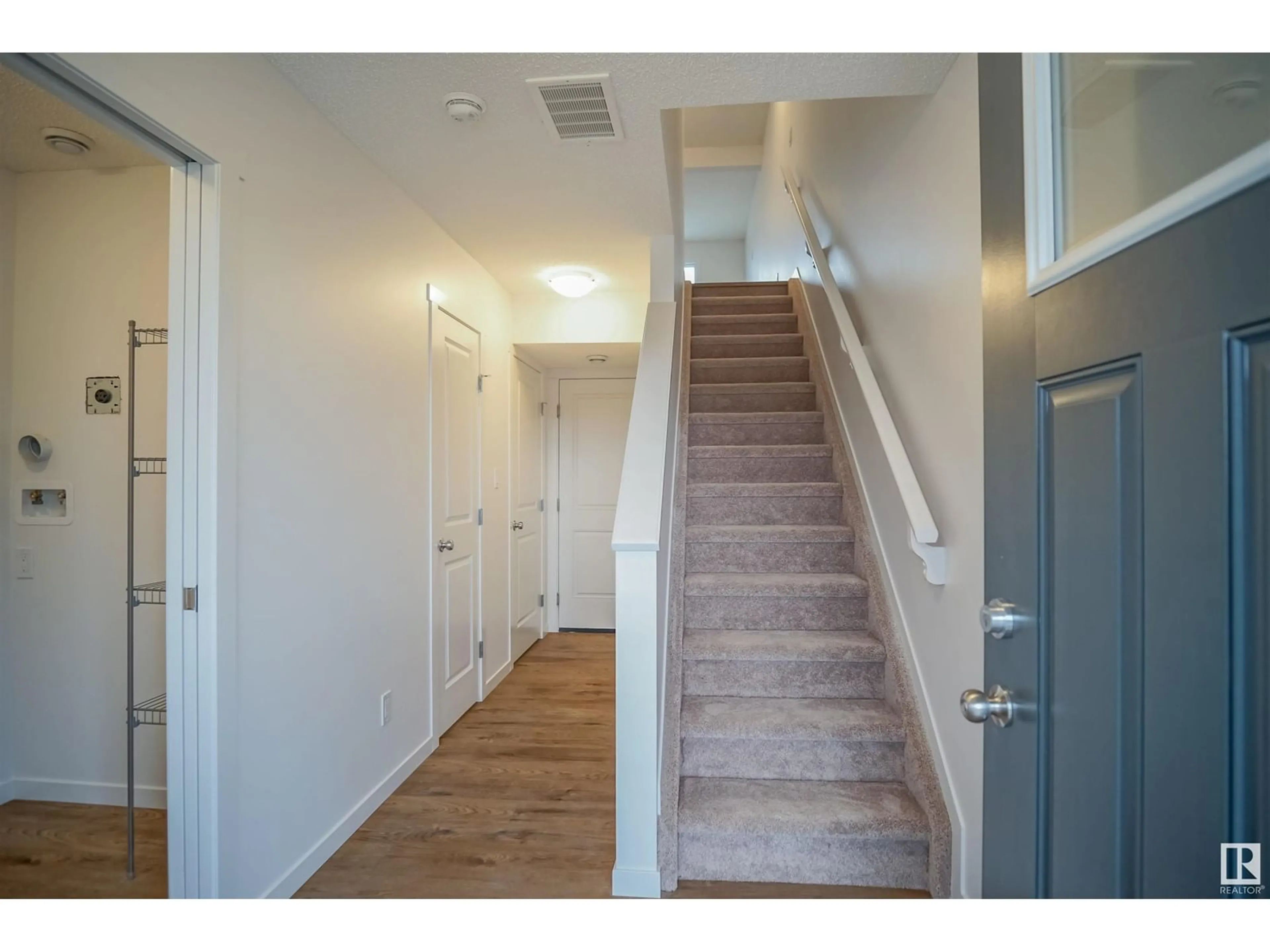 Indoor entryway for 7052 ROSENTHAL DR NW, Edmonton Alberta T5T7N9