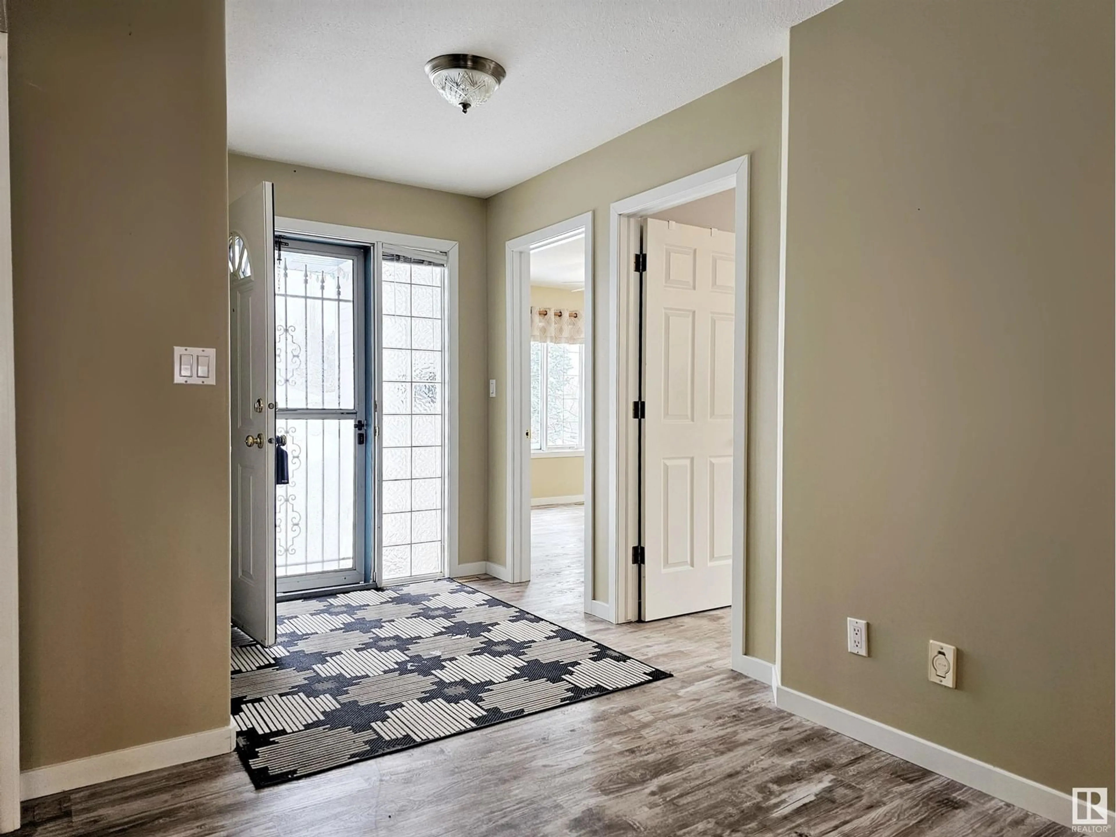 Indoor entryway for 11 HANRATTY PT NW, St. Albert Alberta T8N6B5