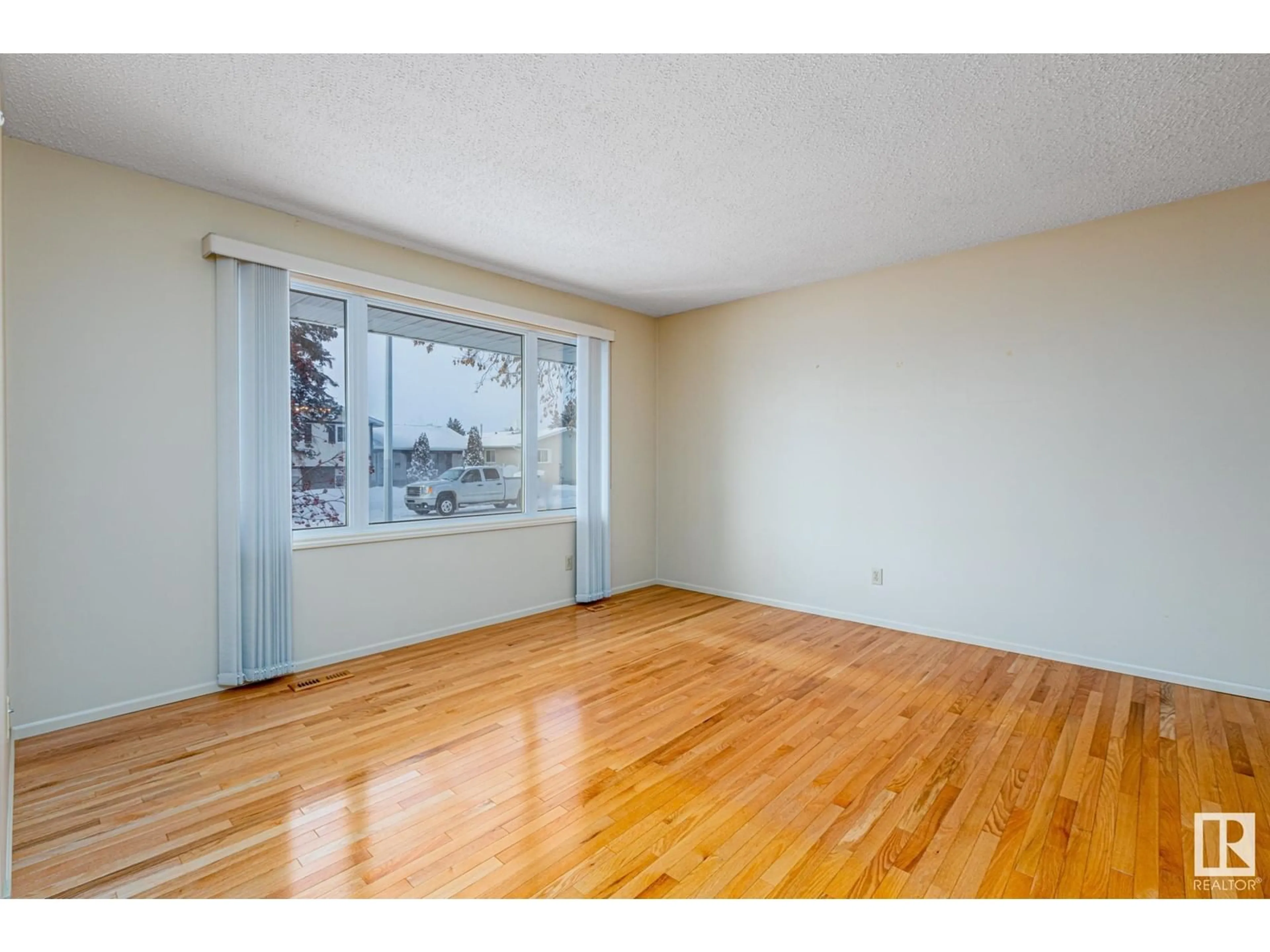 A pic of a room for 14215 114A ST NW, Edmonton Alberta T5X1M5