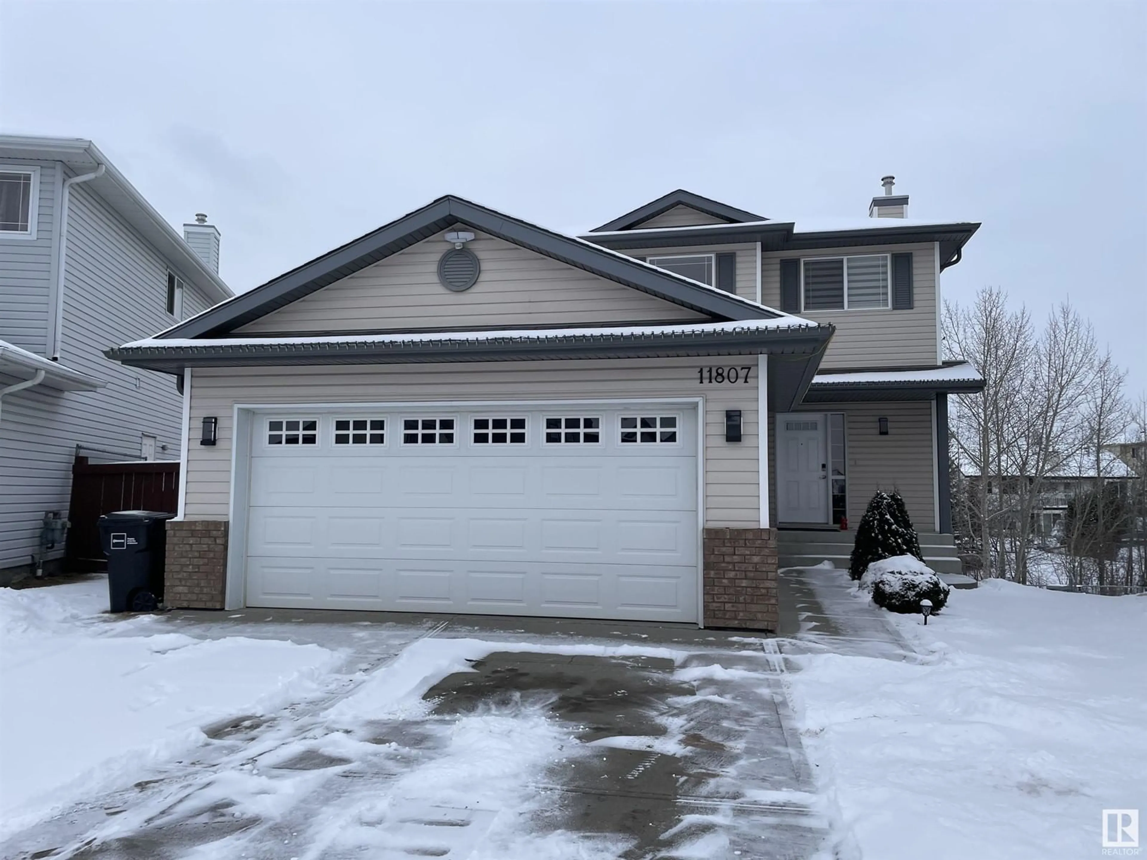 Home with vinyl exterior material, street for 11807 171 AV NW, Edmonton Alberta T5X6H8