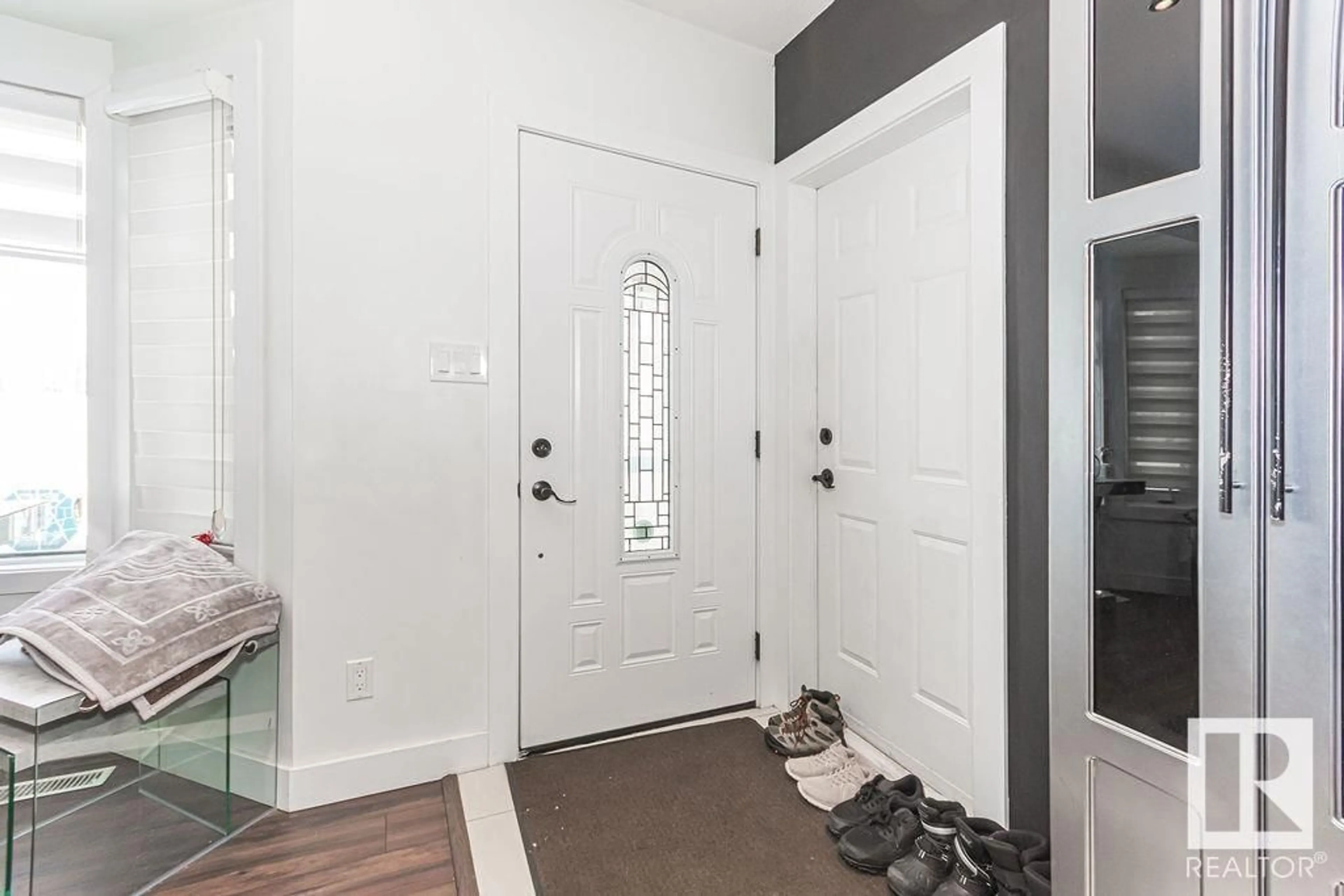 Indoor entryway for 12907 155 AV NW, Edmonton Alberta T6V1B6