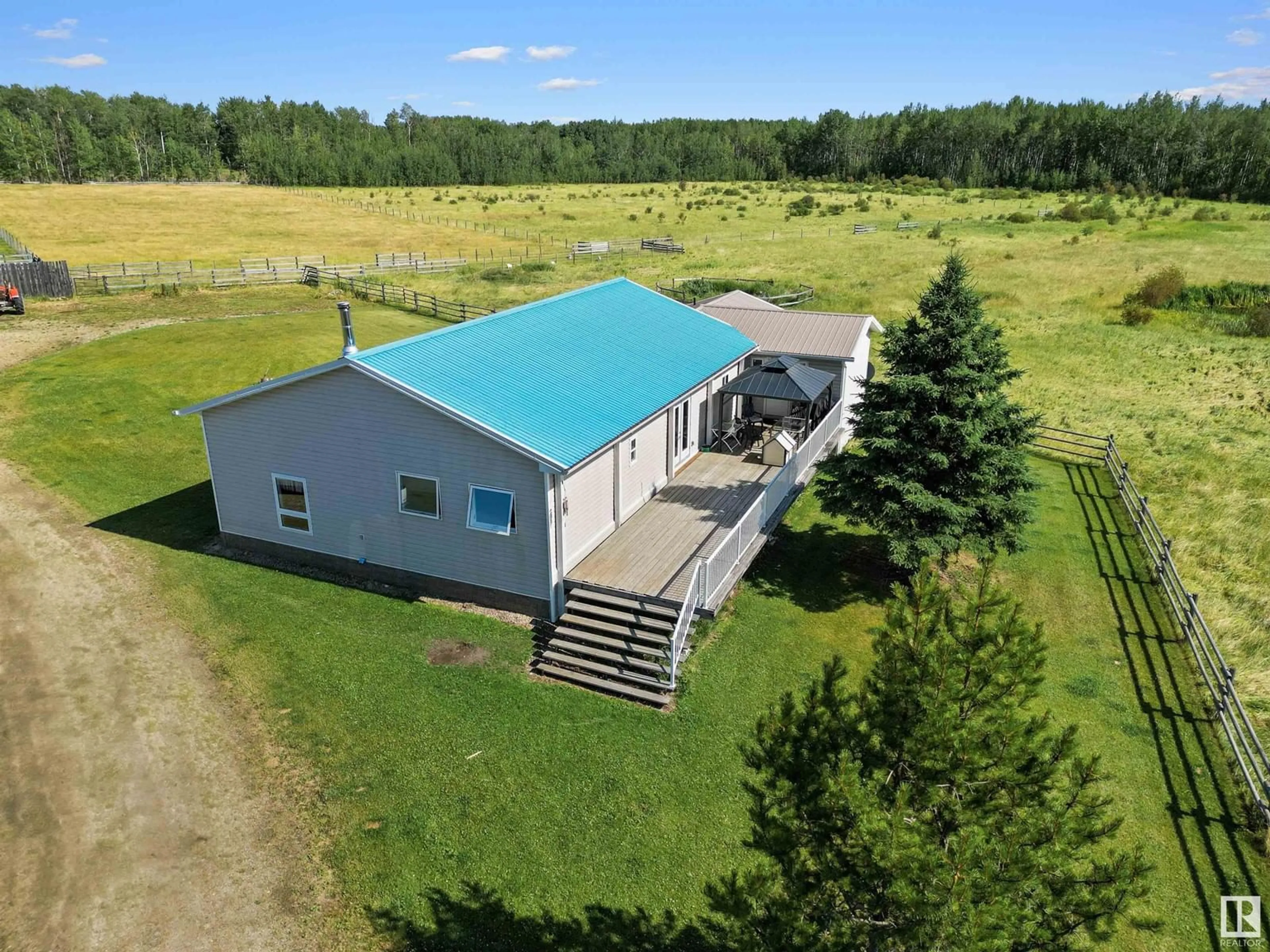 A pic from outside/outdoor area/front of a property/back of a property/a pic from drone, building for 452057 RGE RD 70A, Rural Wetaskiwin County Alberta T0C0A0