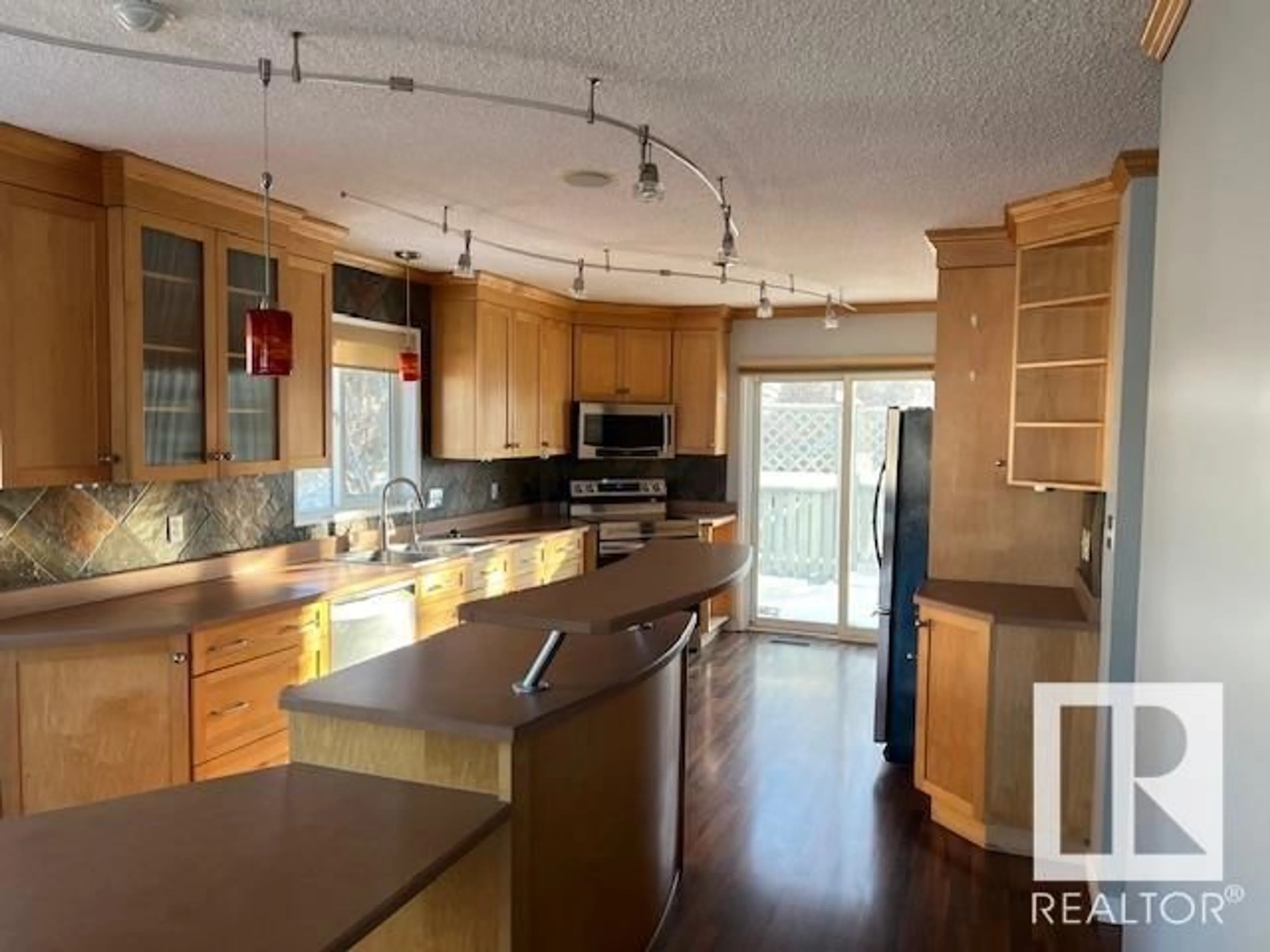 Open concept kitchen, unknown for 19019 56 AV NW, Edmonton Alberta T6M2L3