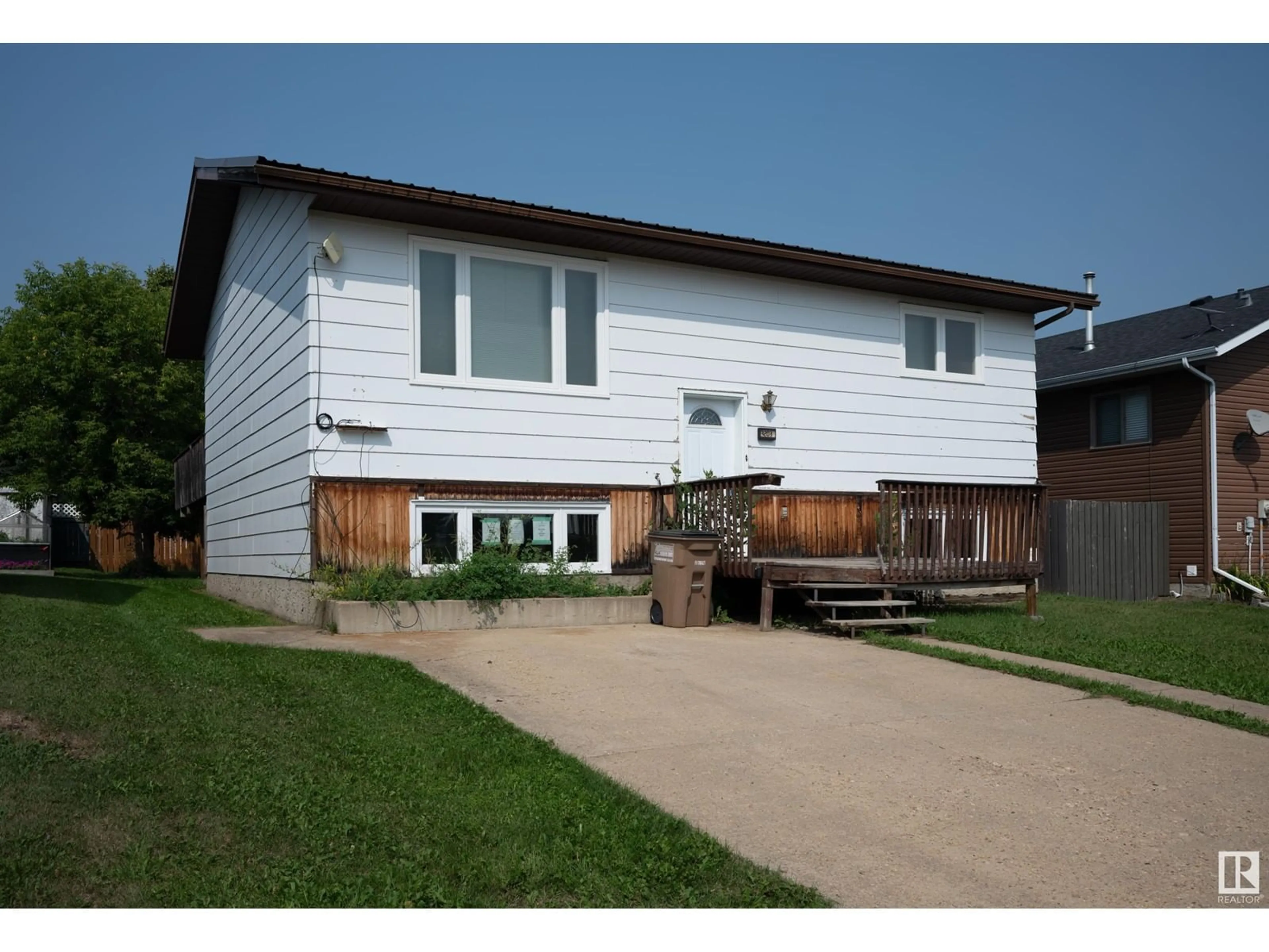 Home with vinyl exterior material, building for 3203 45 AV, Athabasca Town Alberta T9S1P1