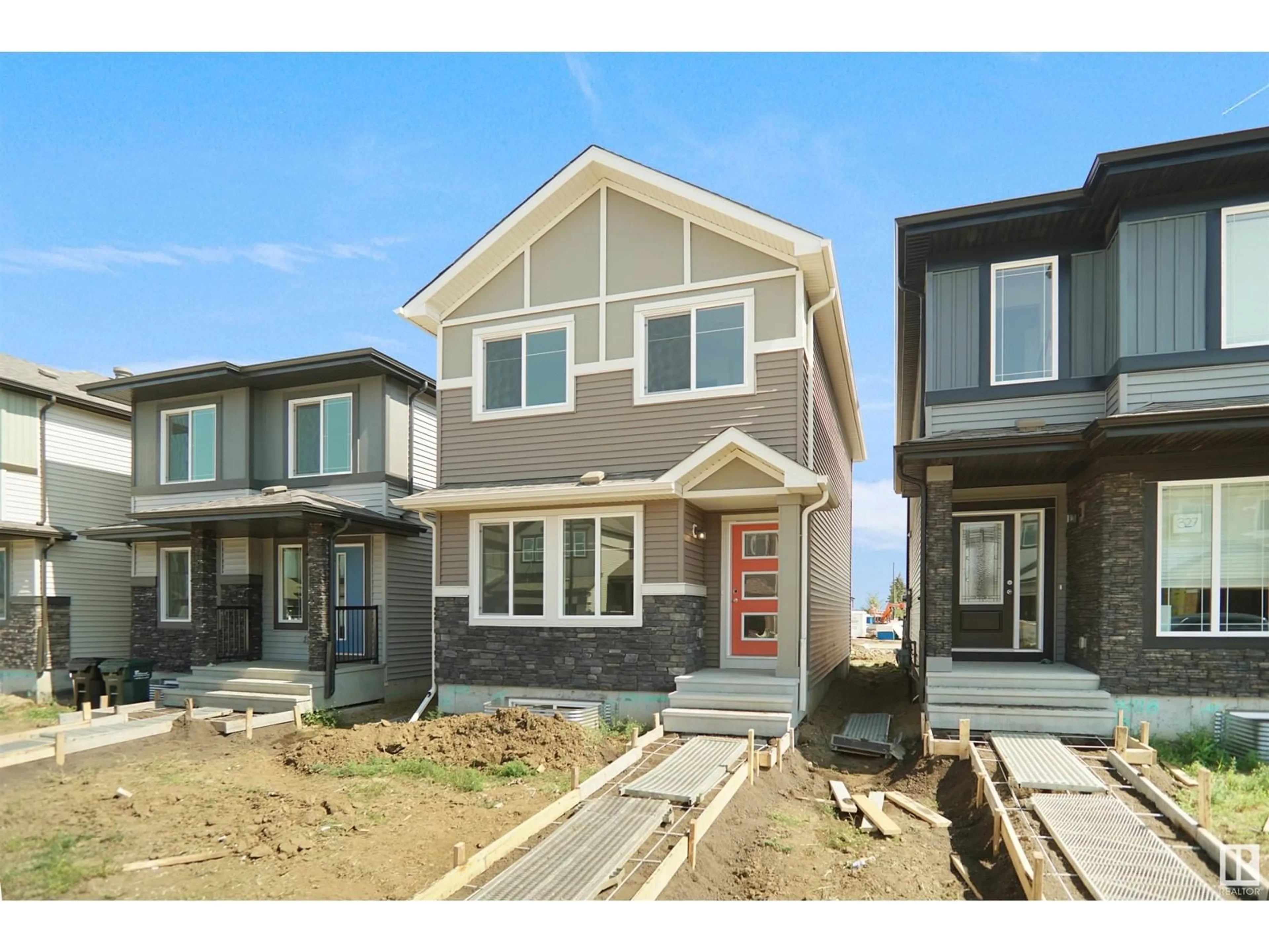 Home with vinyl exterior material, street for 201 SUNLAND WY, Sherwood Park Alberta T8H2Y7