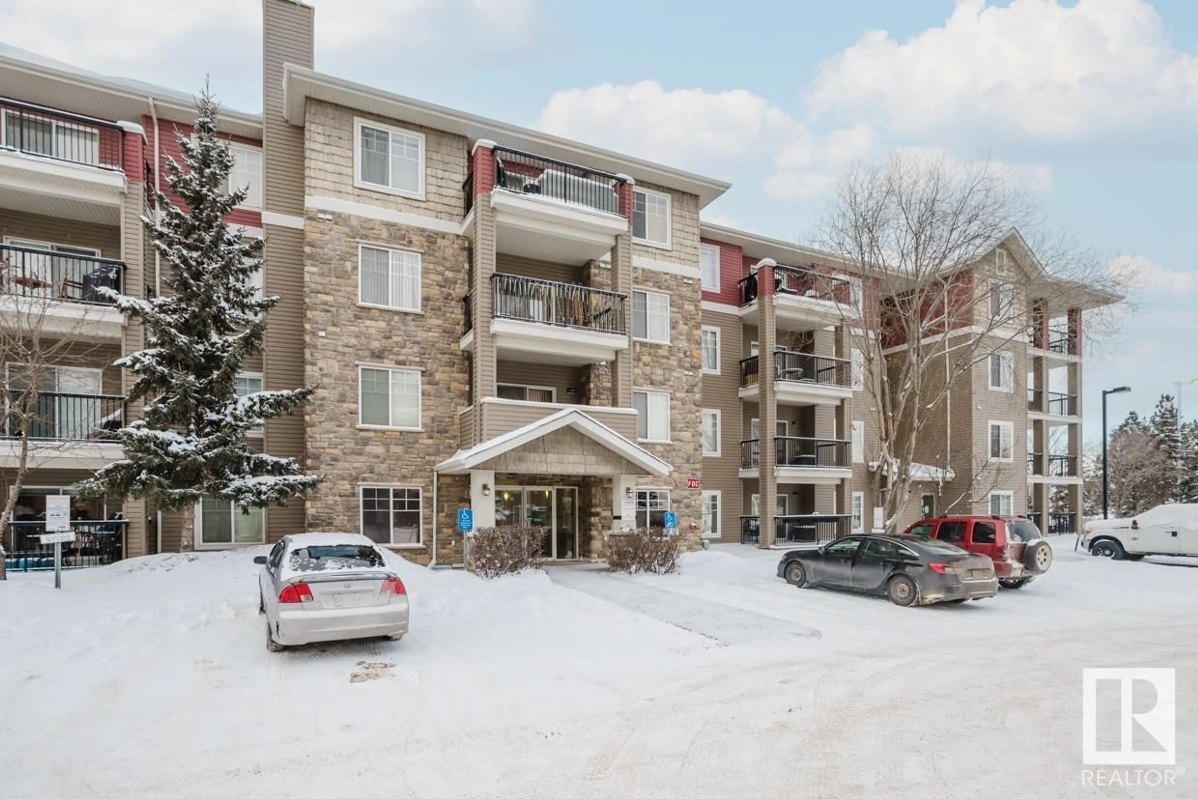 Indoor foyer for #313 17415 99 AV NW, Edmonton Alberta T5T0W8