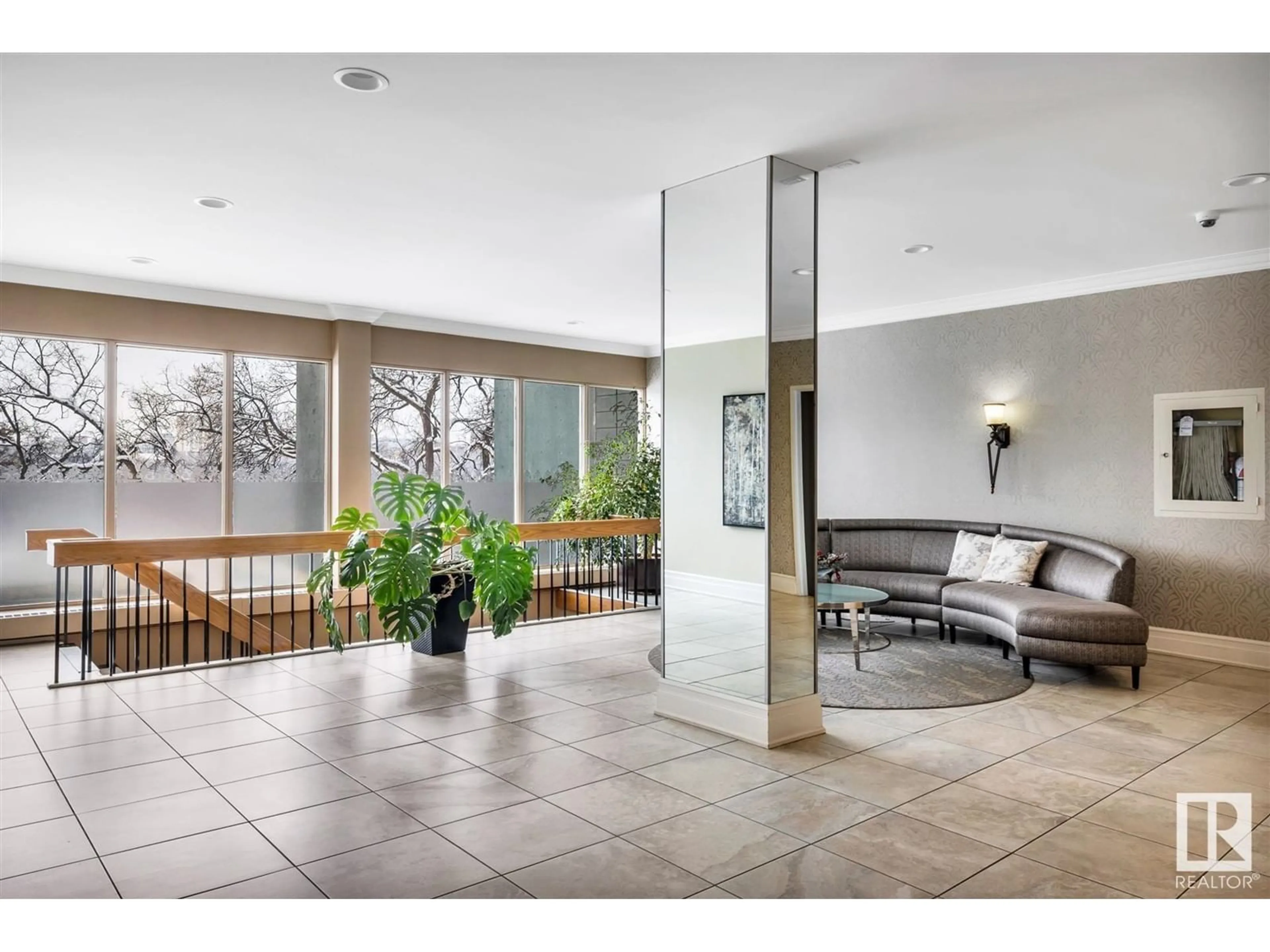 Indoor foyer for #101 9908 114 ST NW, Edmonton Alberta T5K1R1