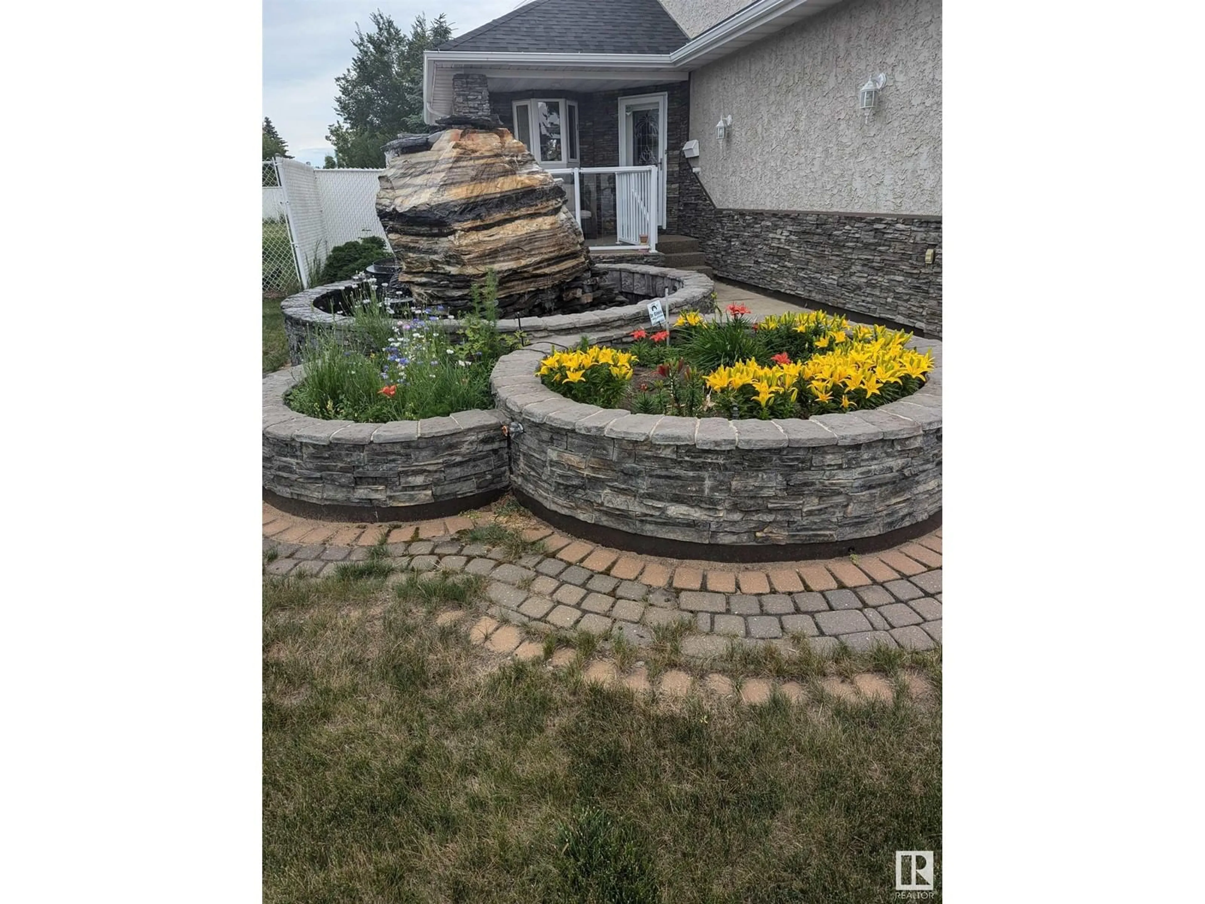 Patio, street for 4615 25 AV NW, Edmonton Alberta T6L3X6