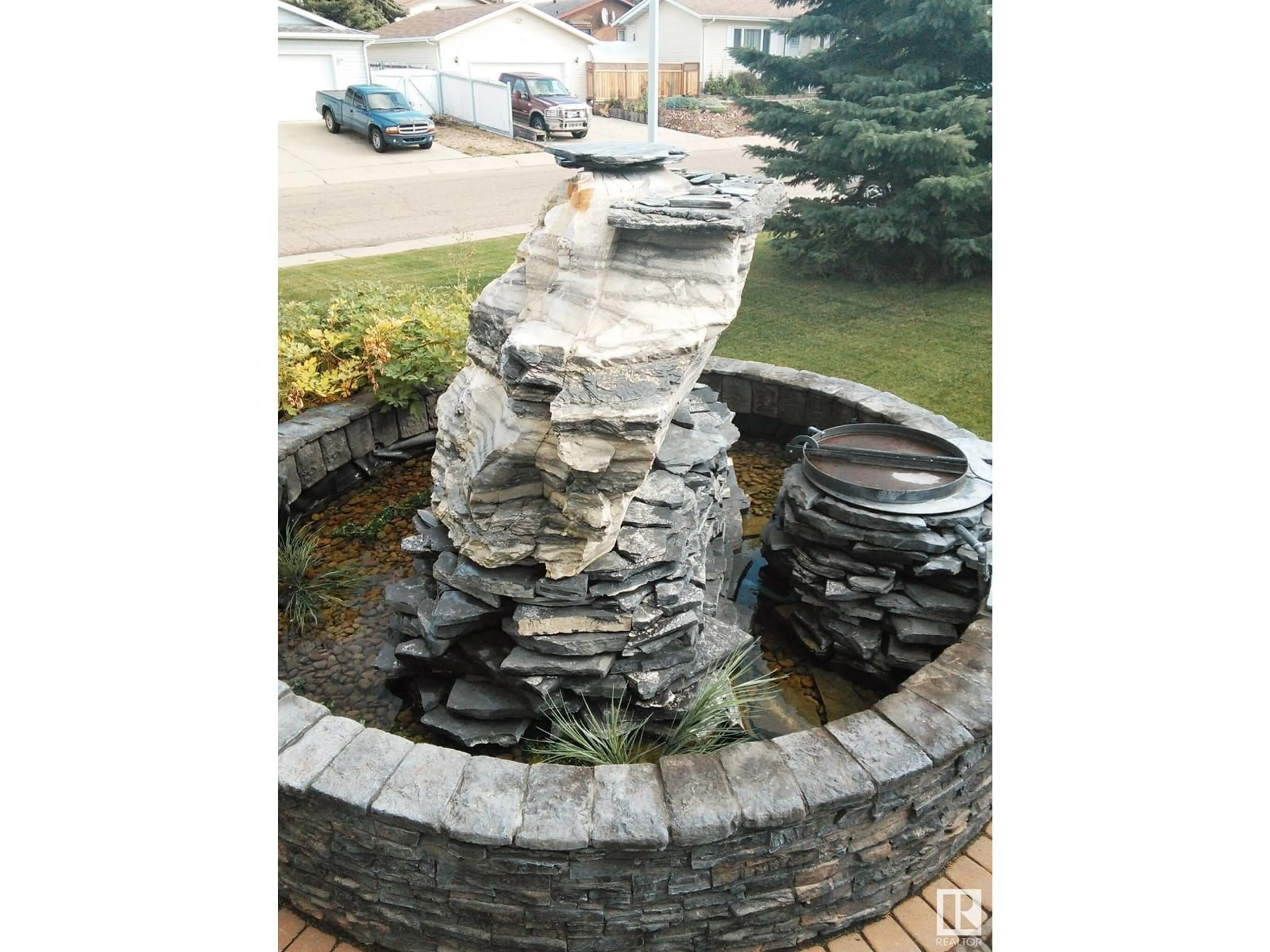 Patio, unknown for 4615 25 AV NW, Edmonton Alberta T6L3X6