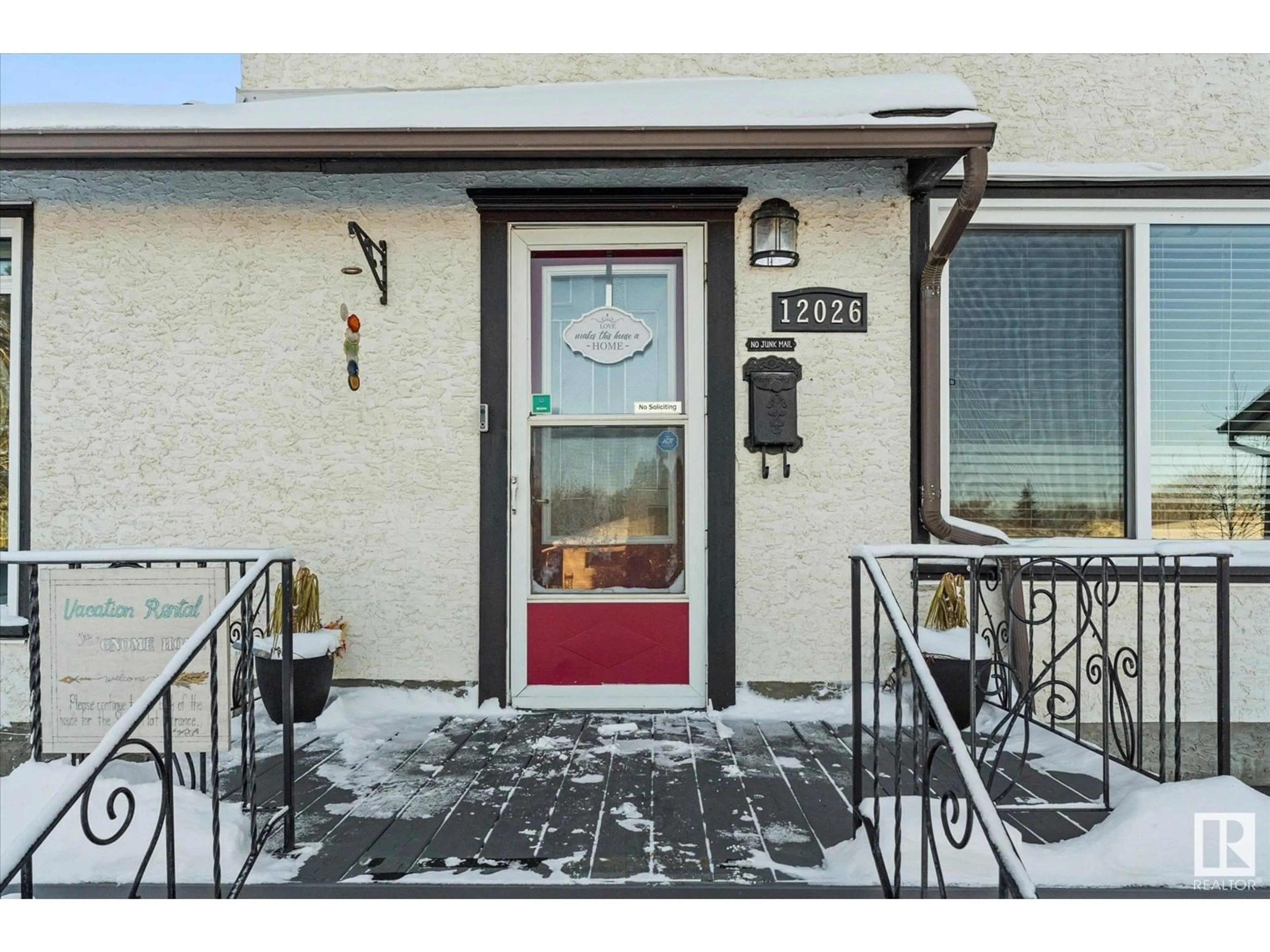 Indoor entryway for 12026 54 ST NW, Edmonton Alberta T5W3N3