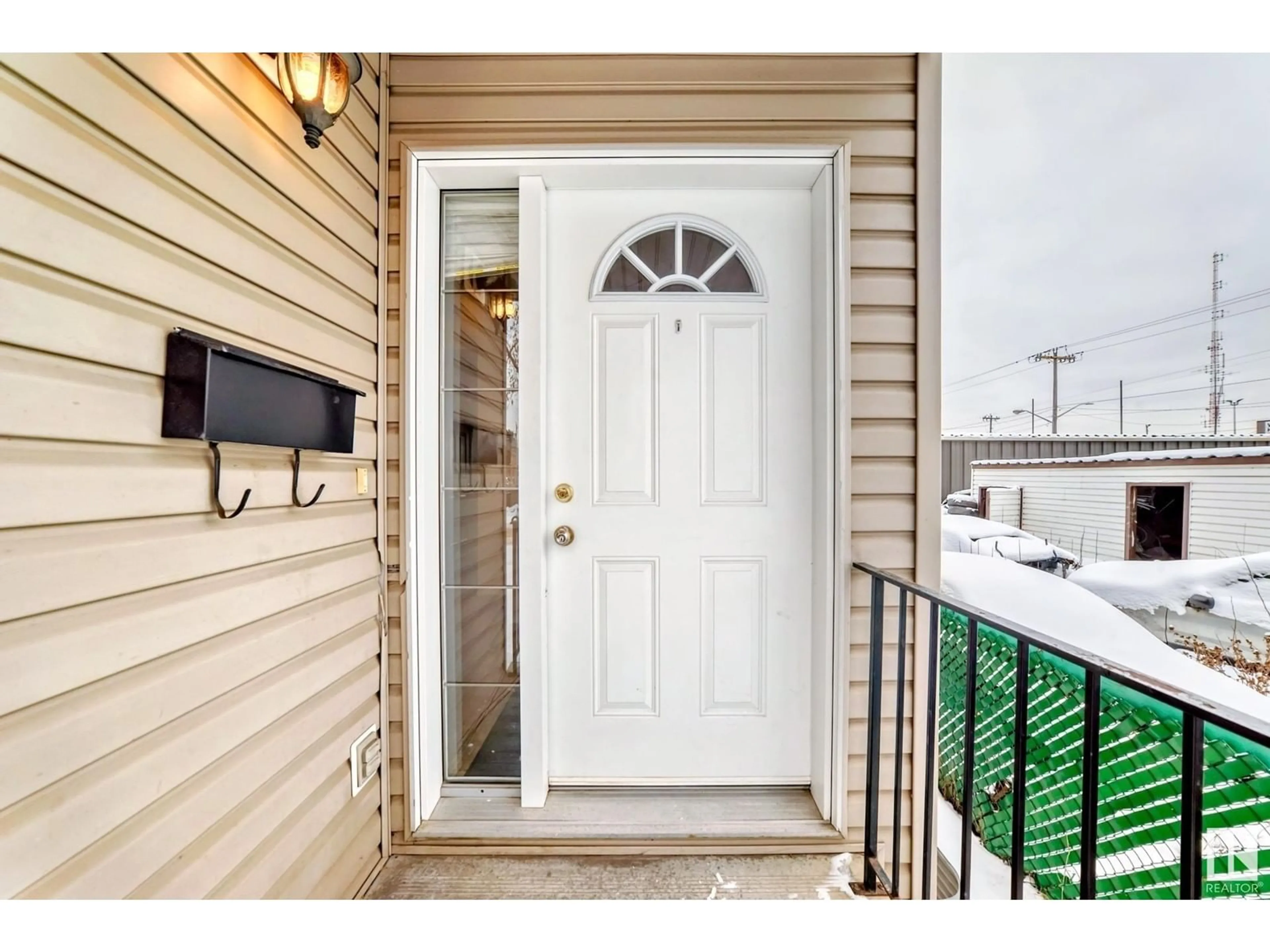 Indoor entryway for 12713 118 ST NW, Edmonton Alberta T5E5K9