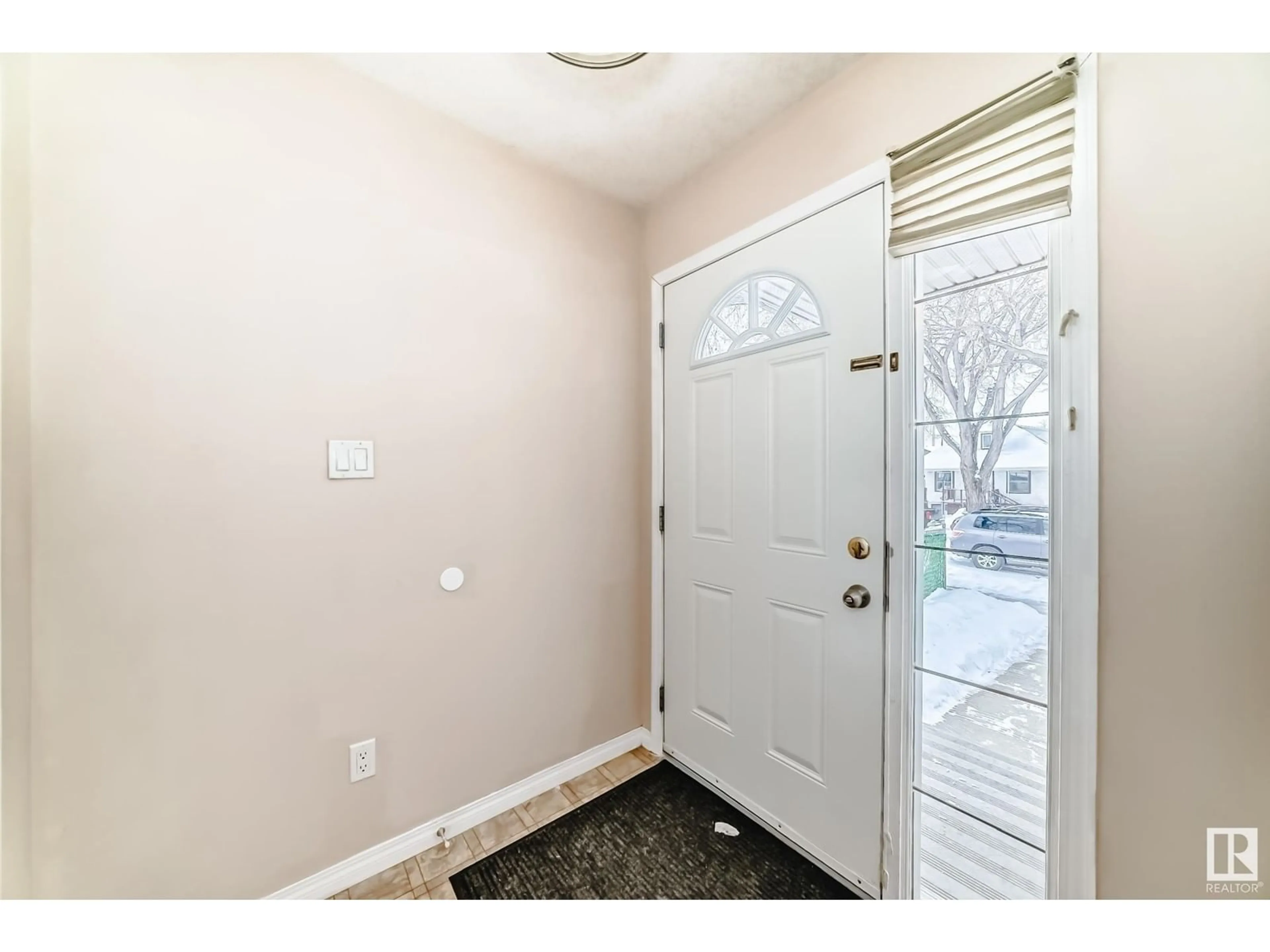 Indoor entryway for 12713 118 ST NW, Edmonton Alberta T5E5K9