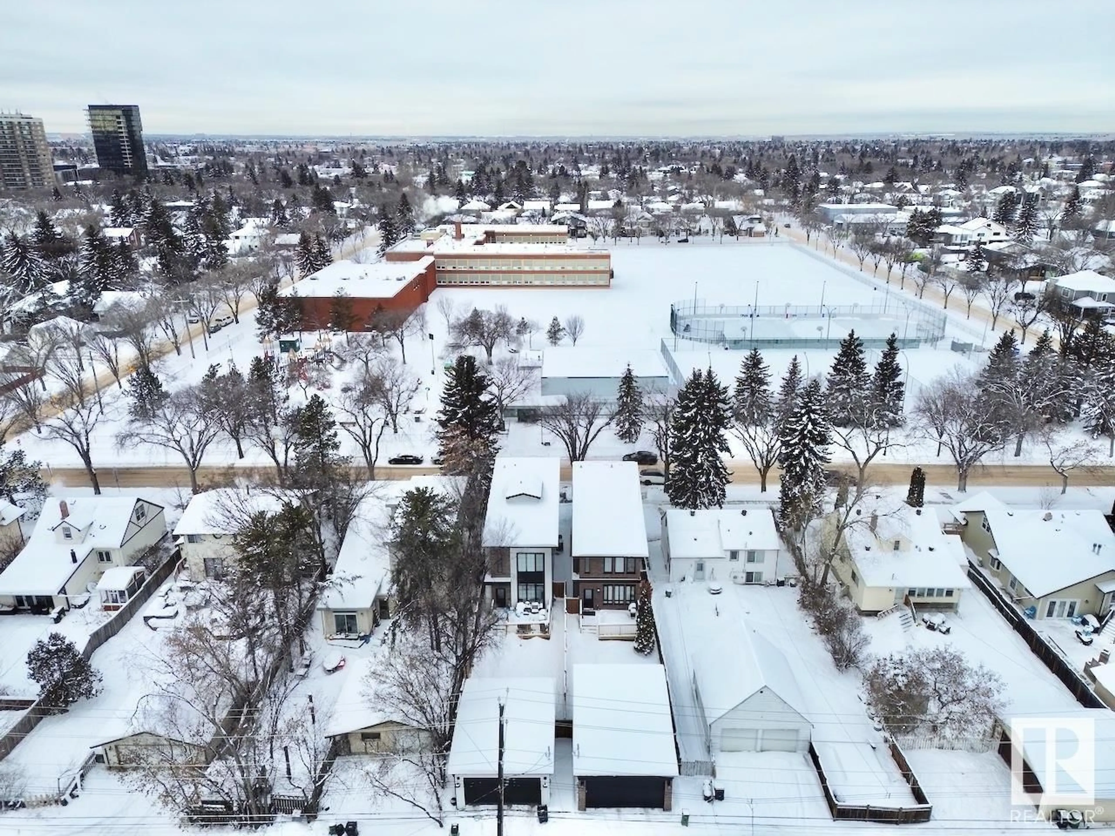 A pic from outside/outdoor area/front of a property/back of a property/a pic from drone, street for 10421 136 ST NW, Edmonton Alberta T5N2E7