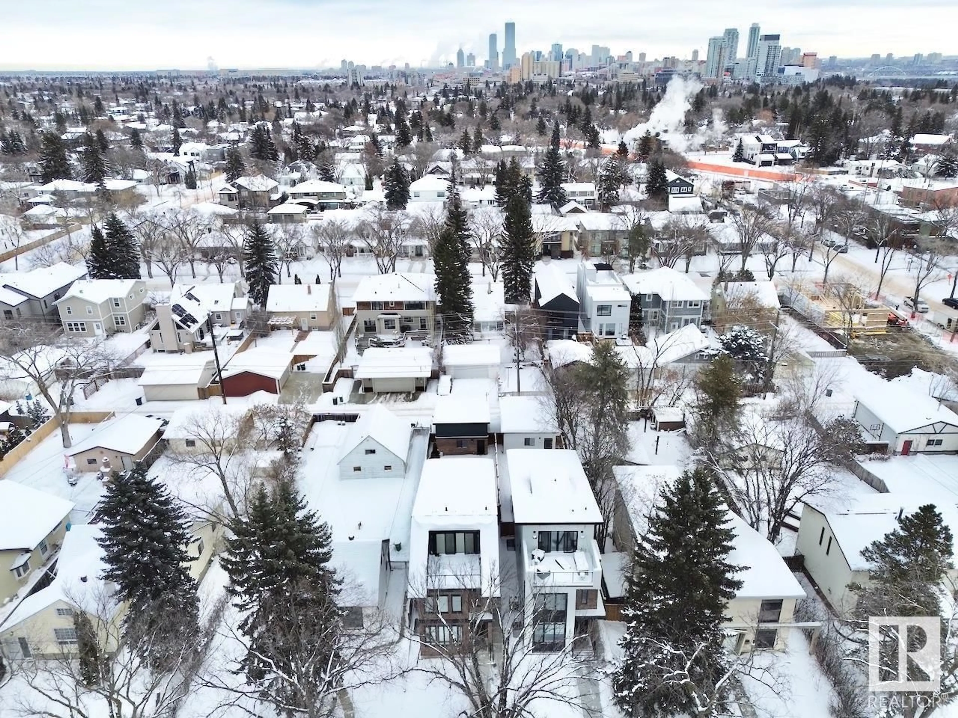 A pic from outside/outdoor area/front of a property/back of a property/a pic from drone, unknown for 10421 136 ST NW, Edmonton Alberta T5N2E7