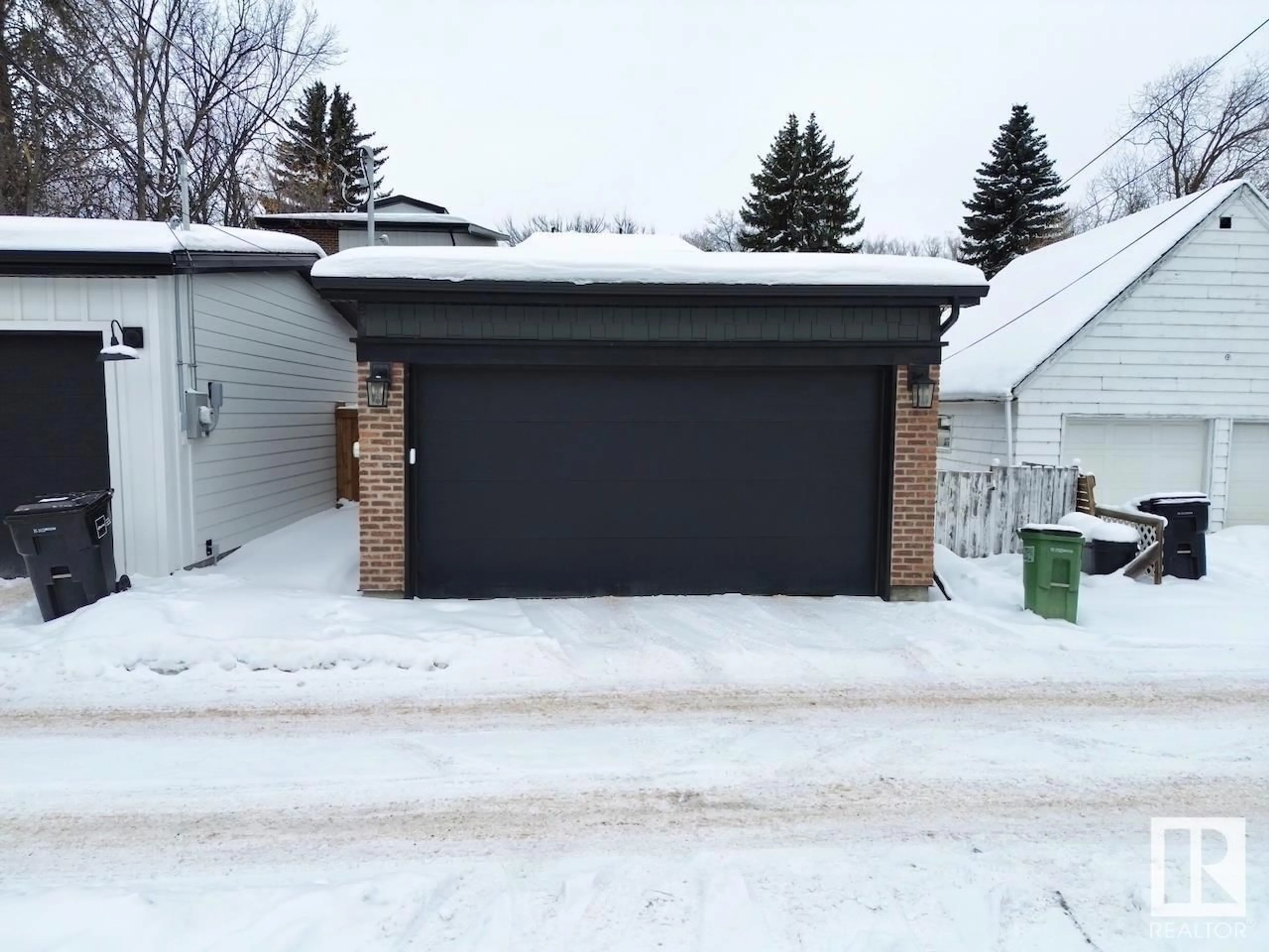 Indoor garage for 10421 136 ST NW, Edmonton Alberta T5N2E7