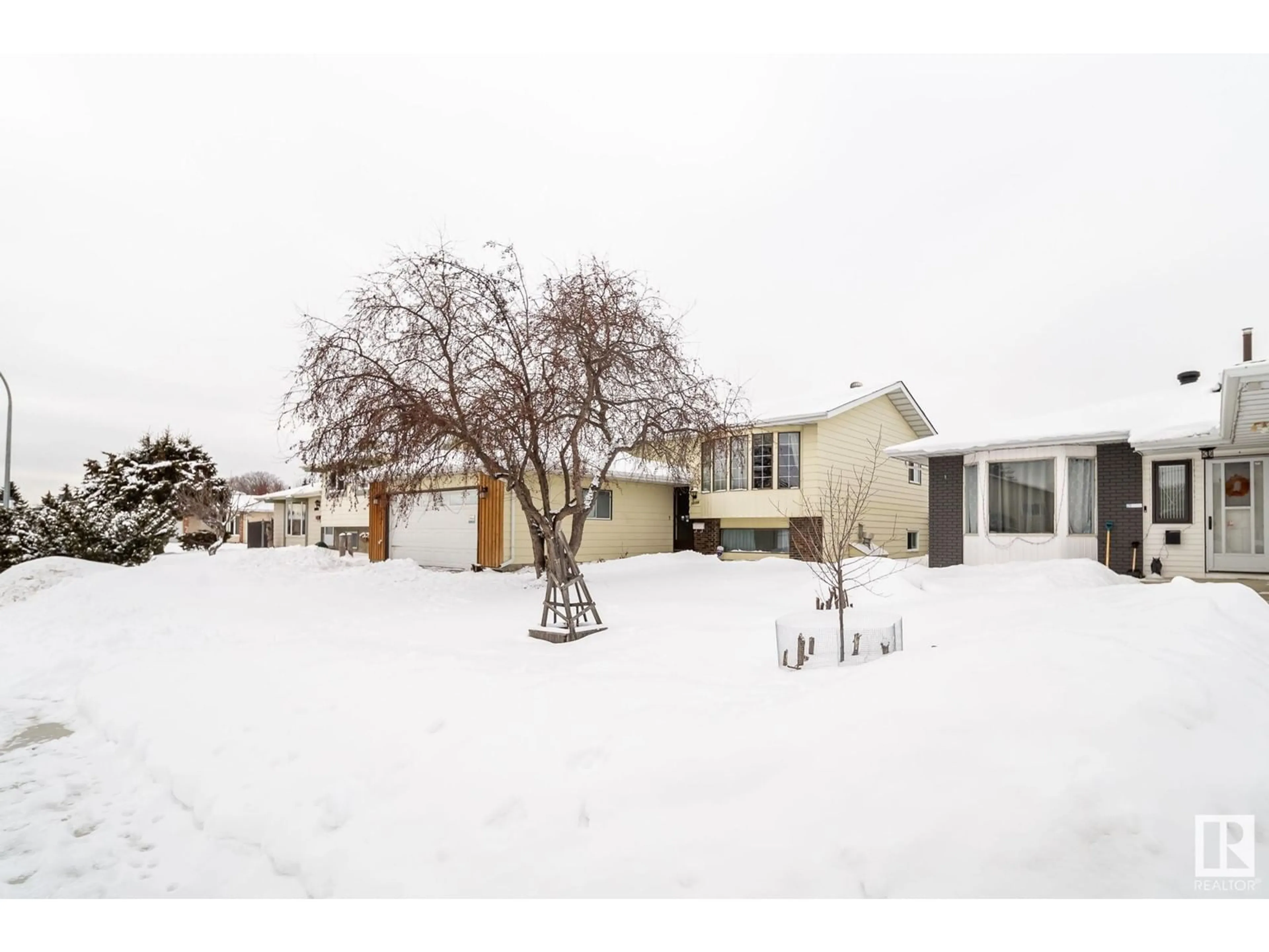 A pic from outside/outdoor area/front of a property/back of a property/a pic from drone, street for 16108 101 ST NW NW, Edmonton Alberta T5X5A4