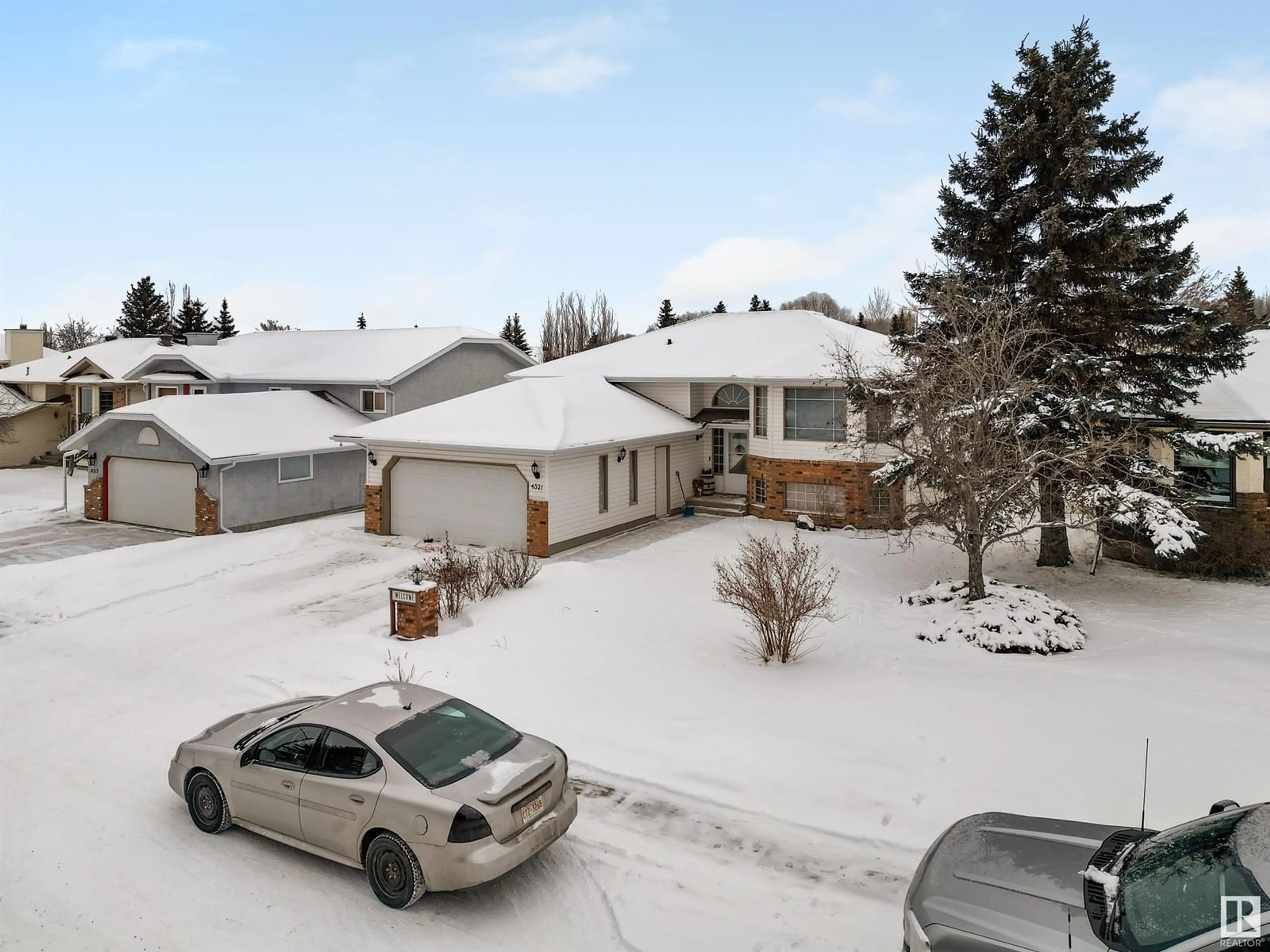 A pic from outside/outdoor area/front of a property/back of a property/a pic from drone, street for 4321 44 AV, Drayton Valley Alberta T7A1G2